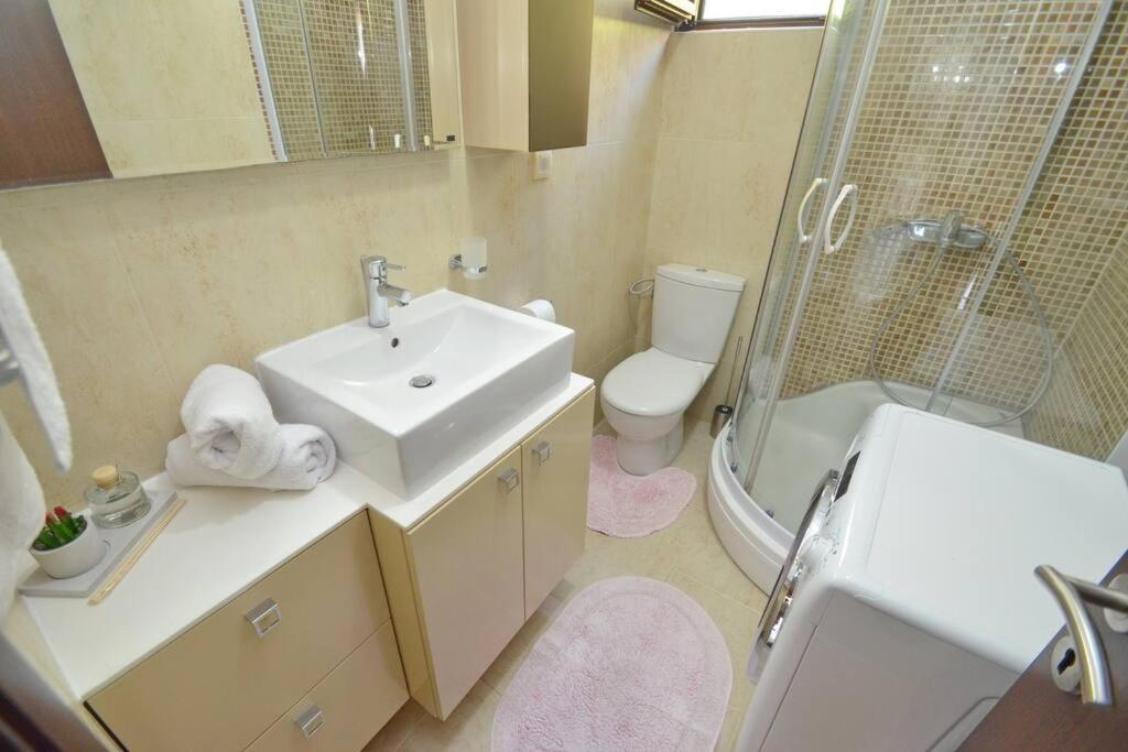 Four season seaview - lovely 2 bedroom apartment view 5