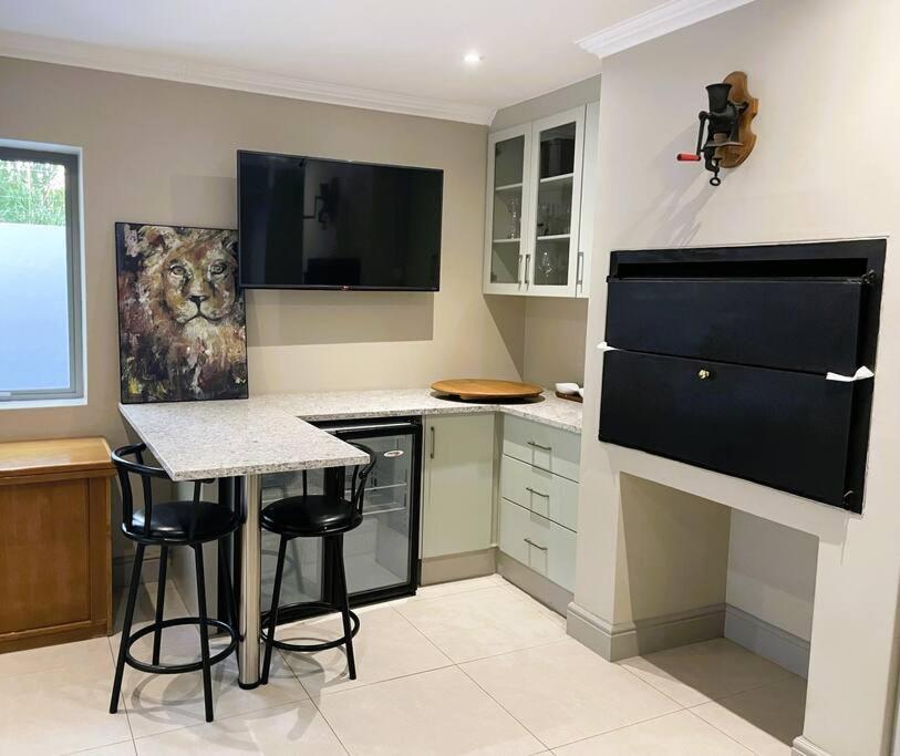 La Gratitude 3 Bedroom Apartment, Central view 2