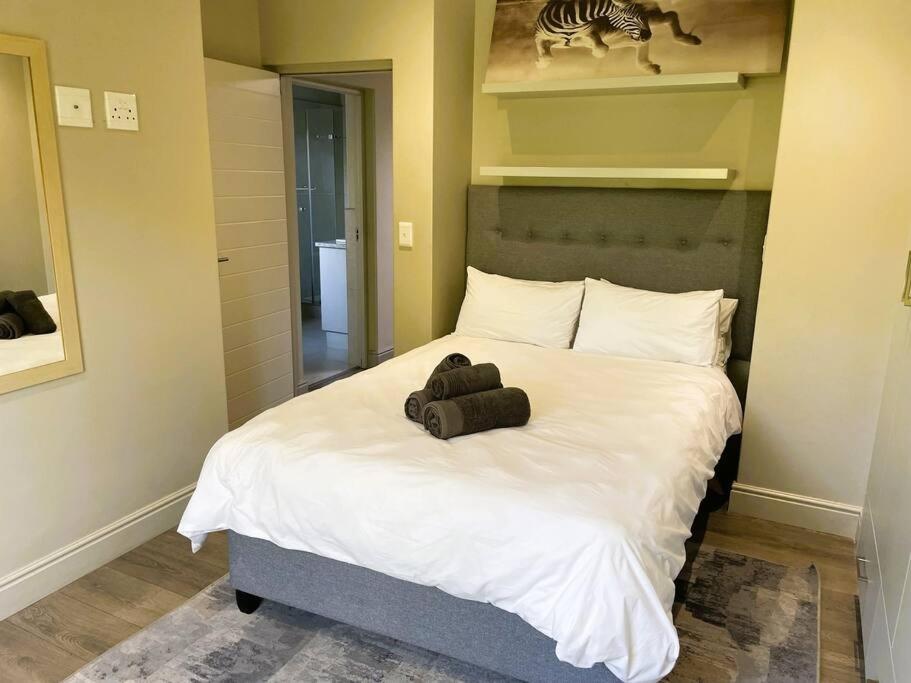 La Gratitude 3 Bedroom Apartment, Central view 3