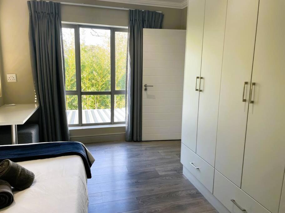 La Gratitude 3 Bedroom Apartment, Central view 4