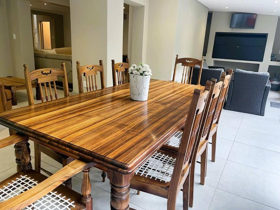La Gratitude 3 Bedroom Apartment, Central view 5