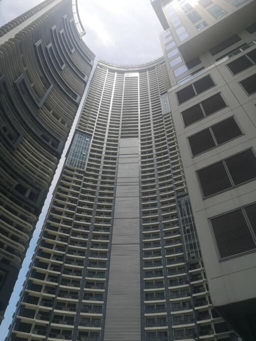 Studio with 200Mbs internet, Netflix & great view of Manila view 2