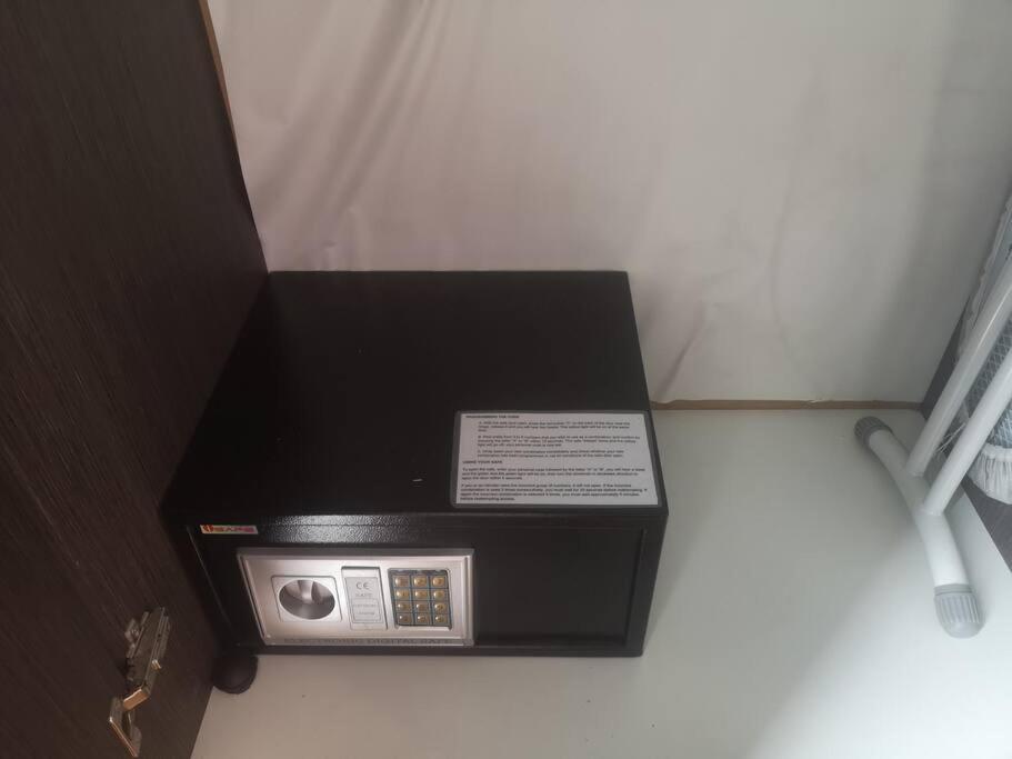Studio with 200Mbs internet, Netflix & great view of Manila view 5
