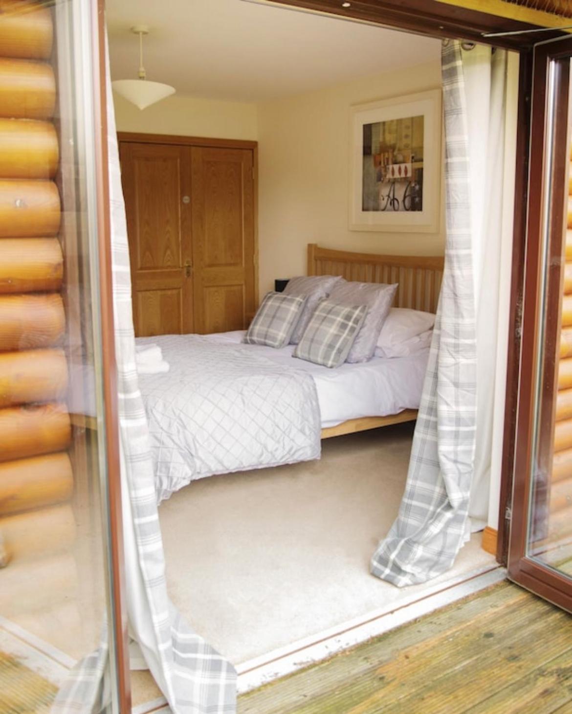 Na Craigean Lodge view 5