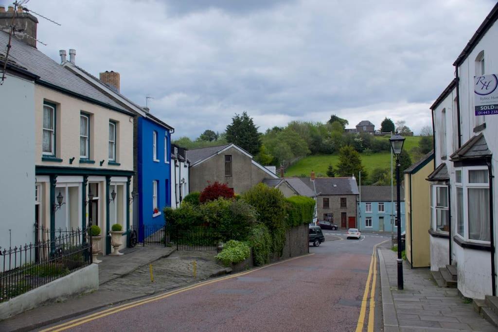 Cwmwl Gwyn Cottage in the heart of the old town view 3