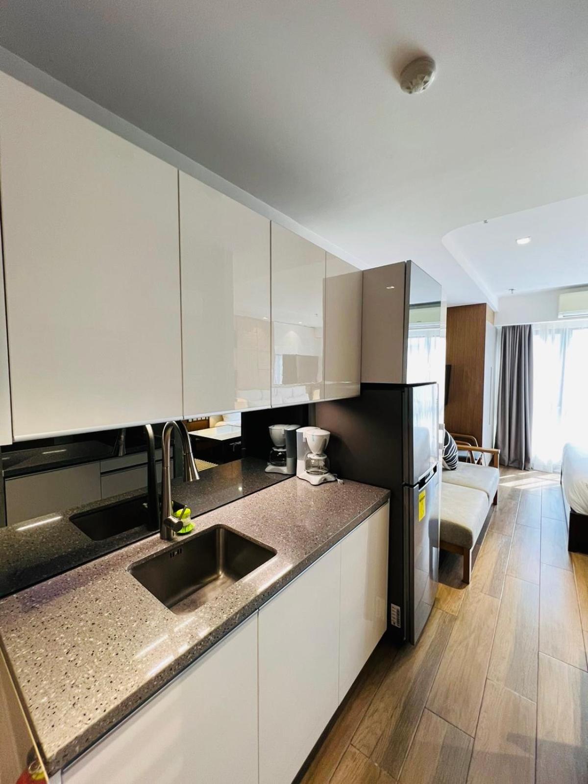 Luxury Abode in Walk Street view 3