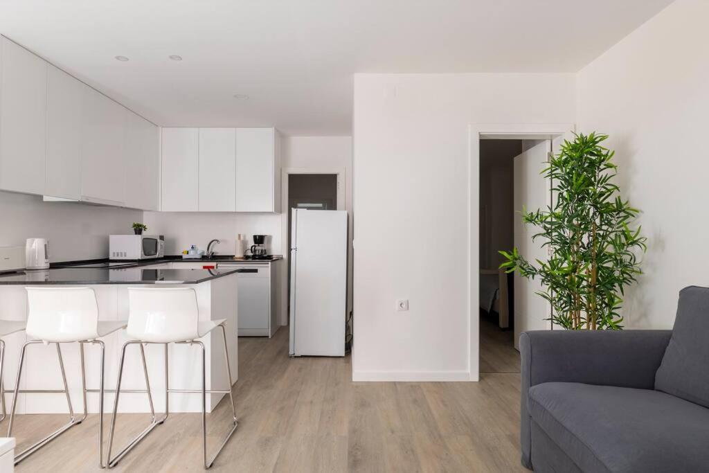 Cozy and modern flat in Lisbon view 3