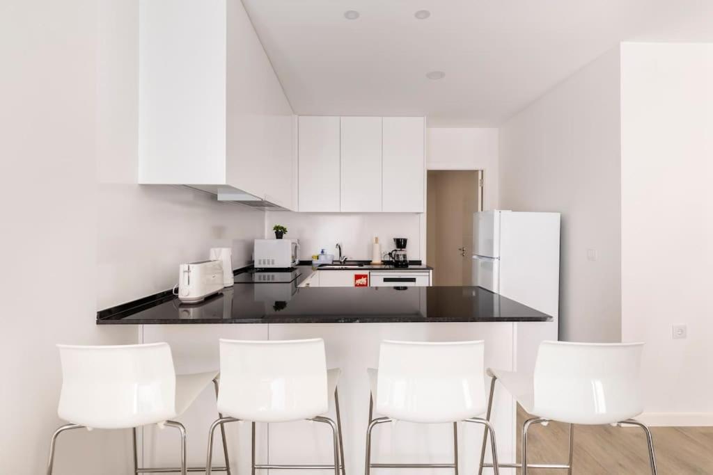 Cozy and modern flat in Lisbon view 5