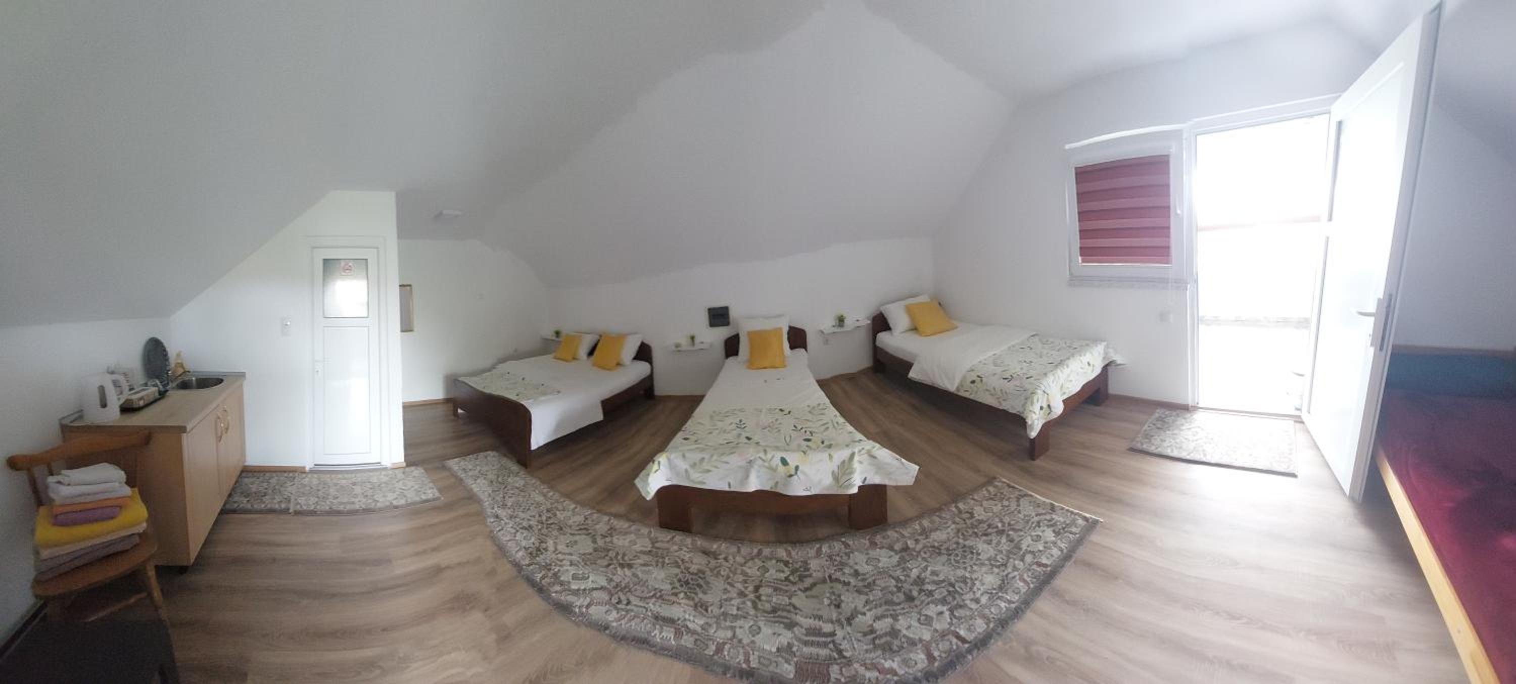 Amar Apartmani,,