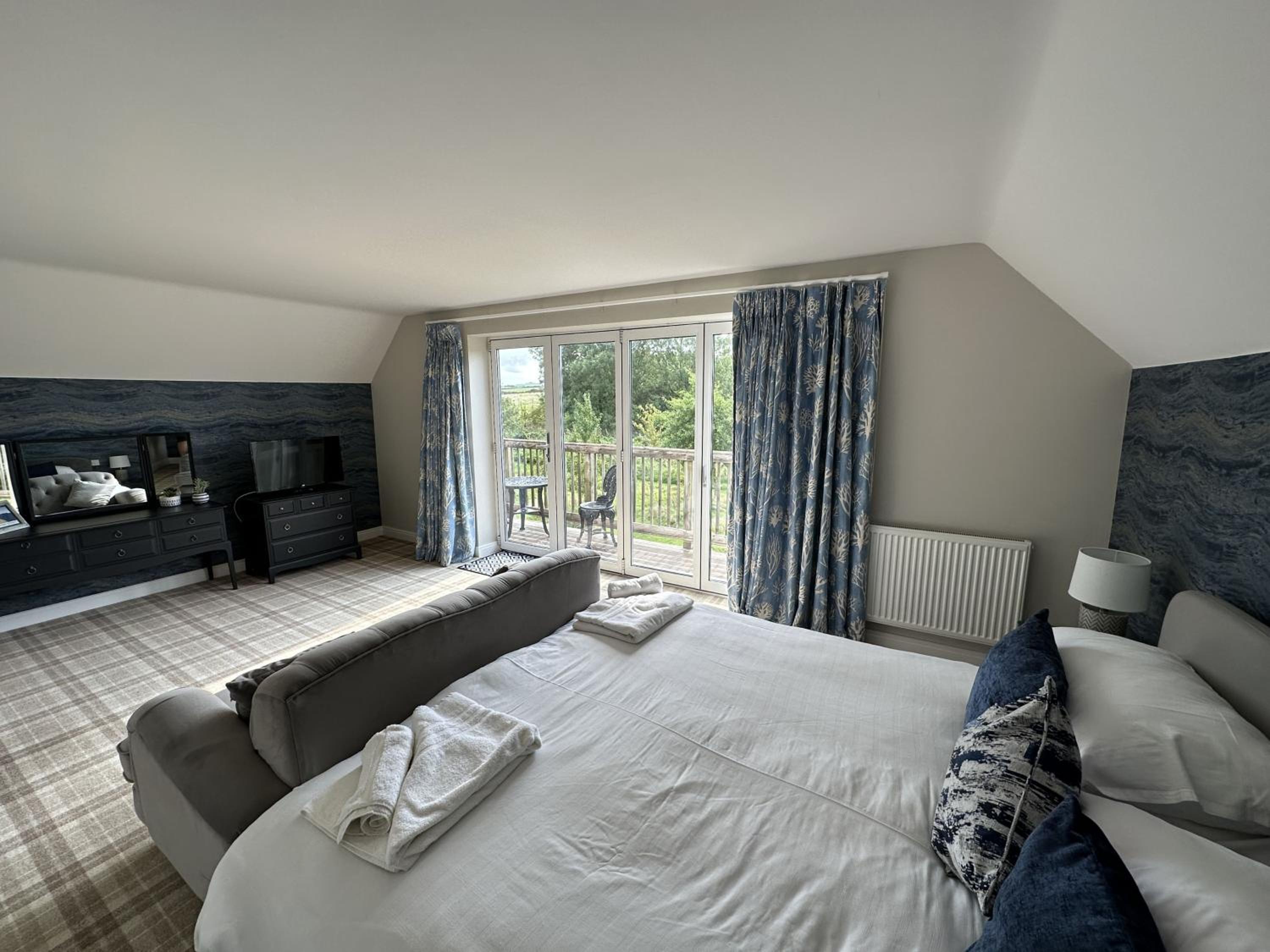 Ocean Retreat - Part of the The Bay Filey Holiday Village with pool, gym and direct beach access, pub, restaurant, tennis and meadows walks