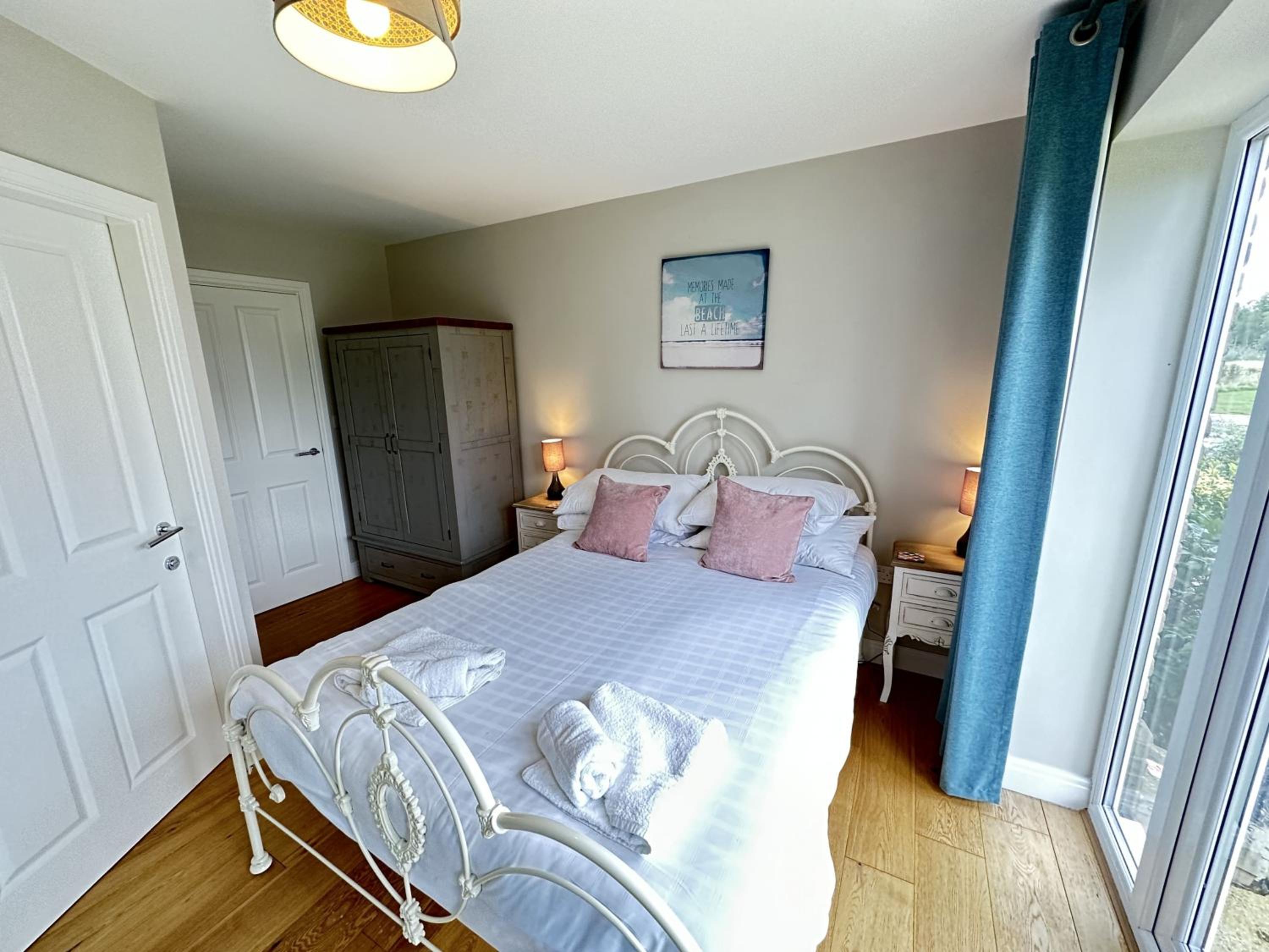 Ocean Retreat - Part of the The Bay Filey Holiday Village with pool, gym and direct beach access, pub, restaurant, tennis and meadows walks