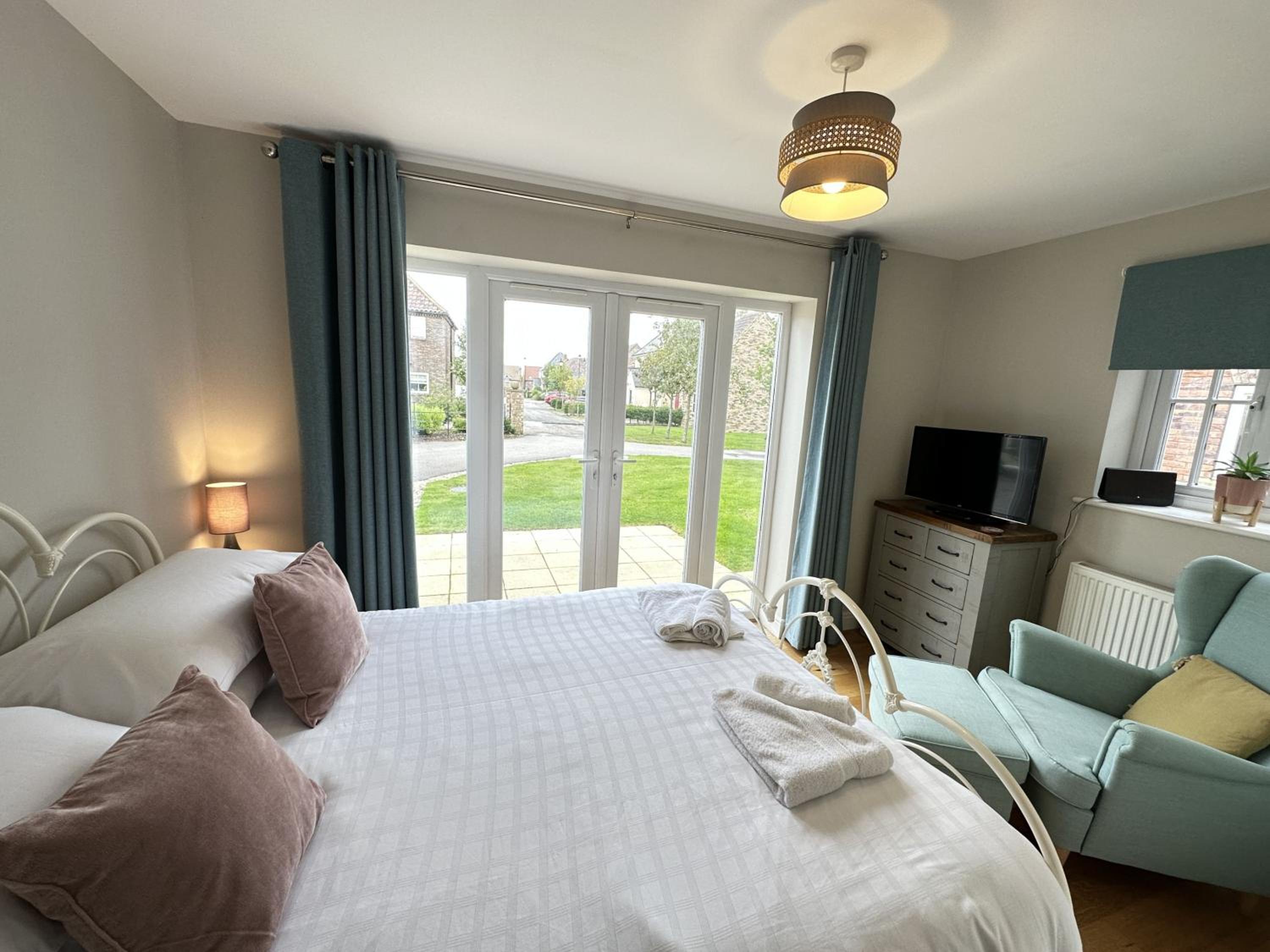 Ocean Retreat - Part of the The Bay Filey Holiday Village with pool, gym and direct beach access, pub, restaurant, tennis and meadows walks