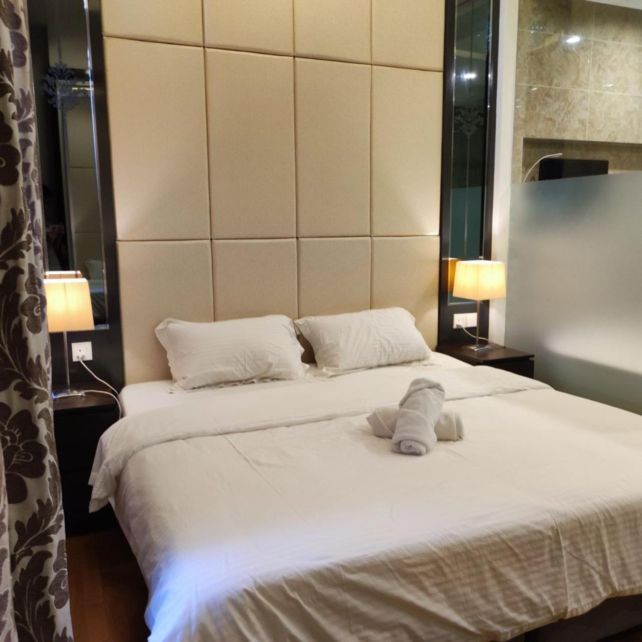 Dorsett Residence walk to Pavilion 1min with Bathtub and infinity pool