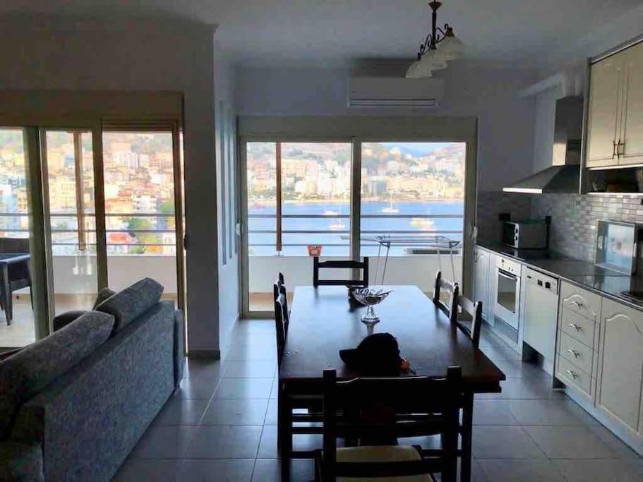 Beachfront Apartment 200m From Port