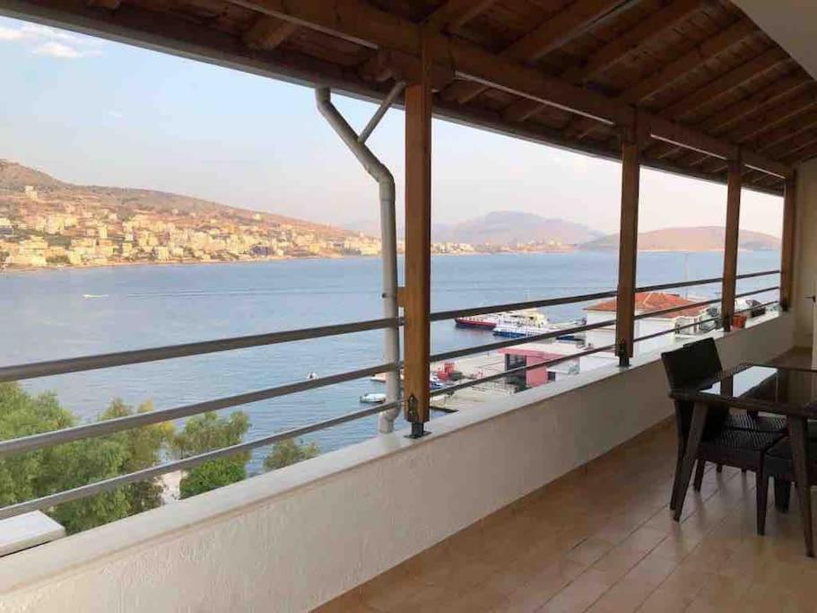 Beachfront Apartment 200m From Port