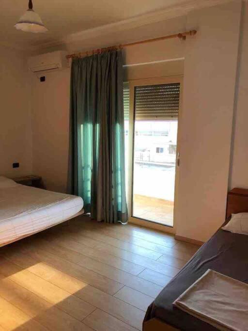 Beachfront Apartment 200m From Port