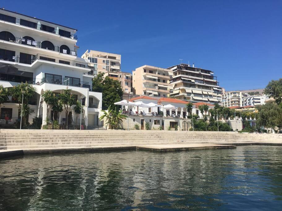 Beachfront Apartment 200m From Port