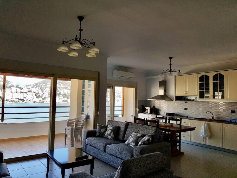 Beachfront Apartment 200m From Port