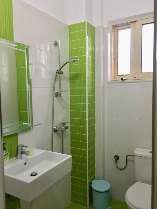 Beachfront Apartment 200m From Port