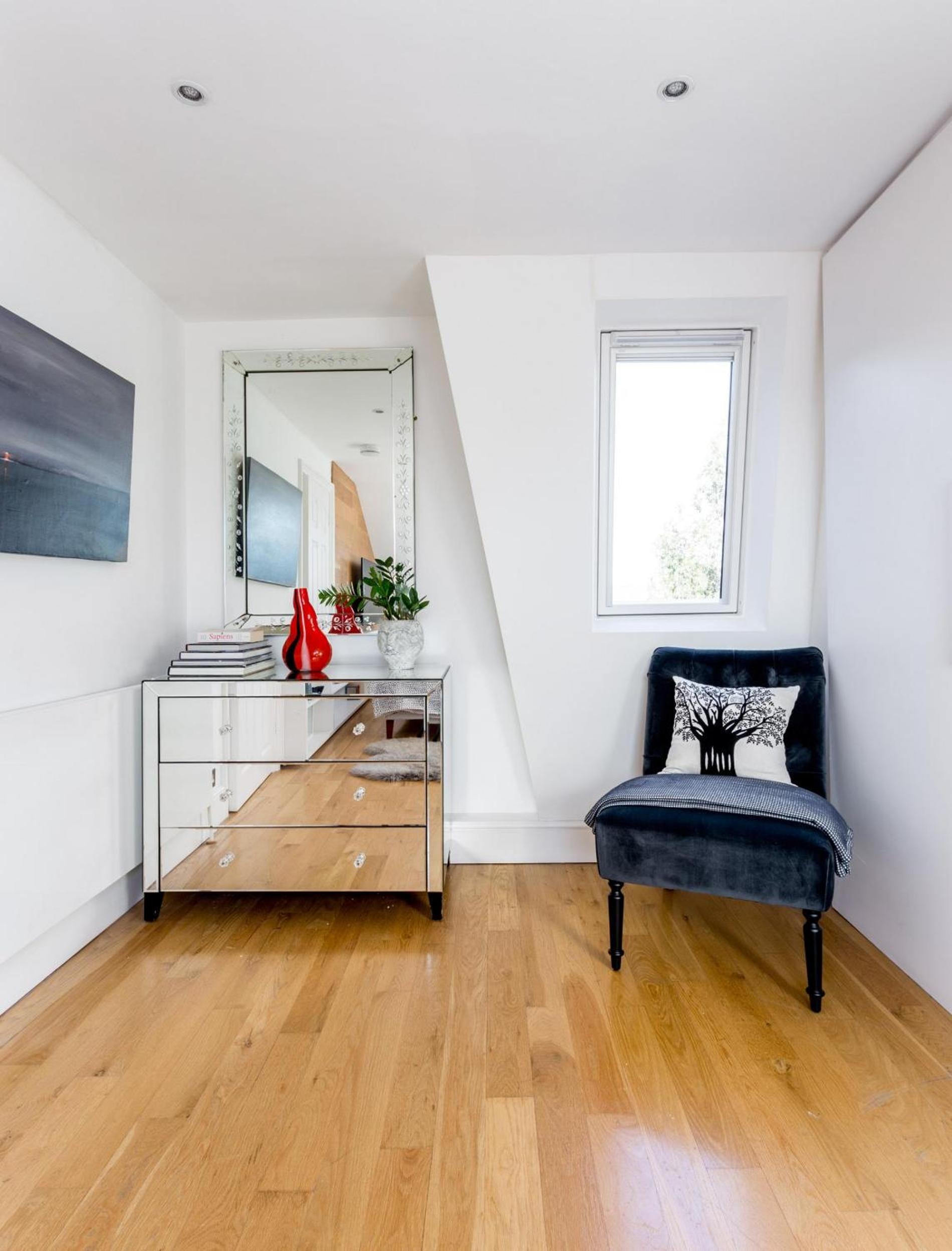 Elephant & Oxpecker 2 Bedrooms in Fulham