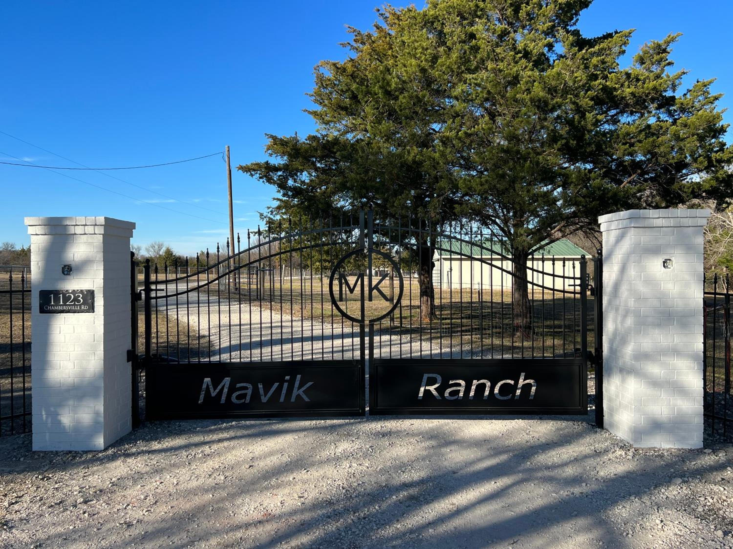 Luxury Ranch Retreat With Swimming Pool view 3