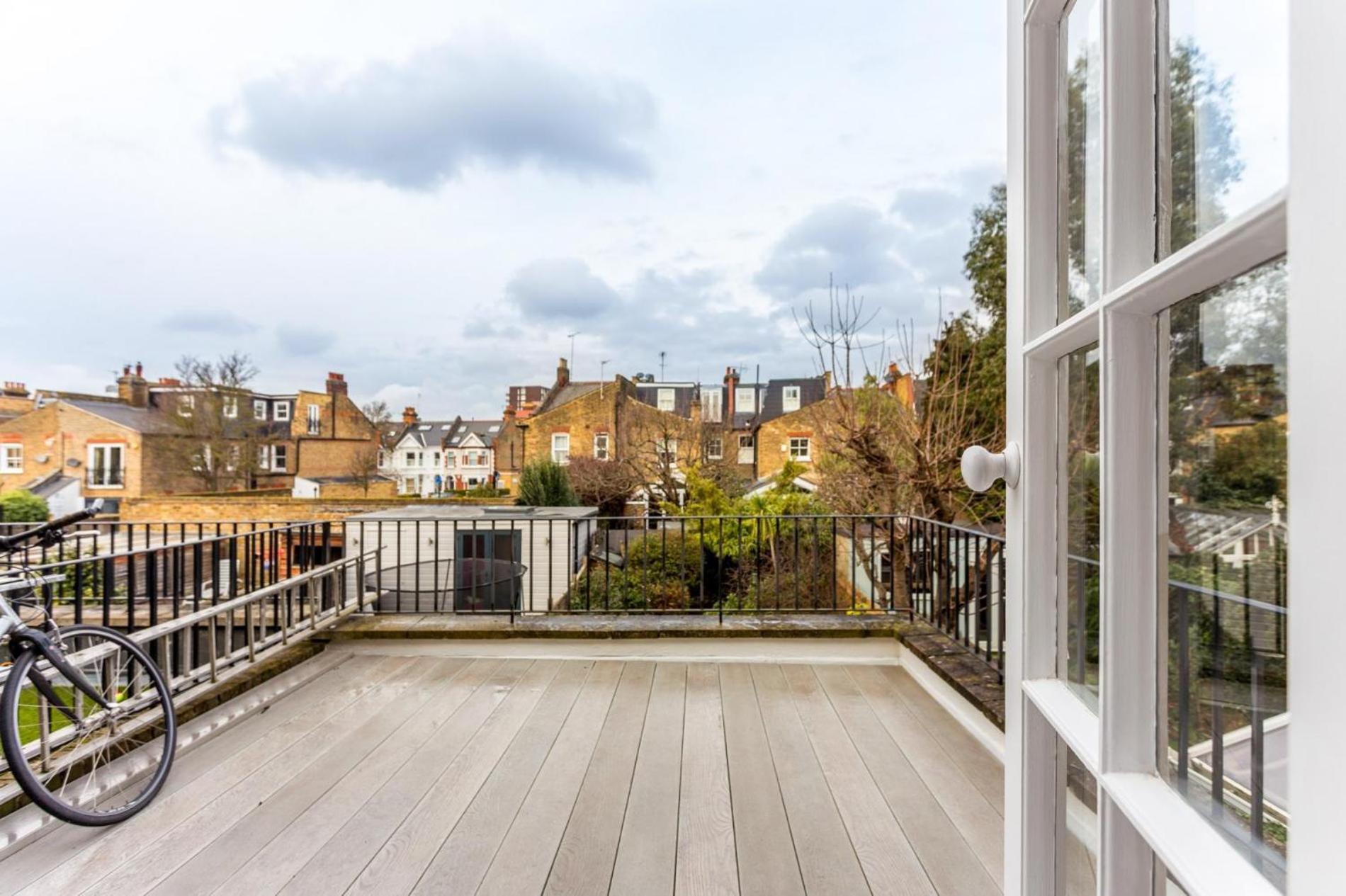 Elephant & Oxpecker 2 Bedrooms in Fulham