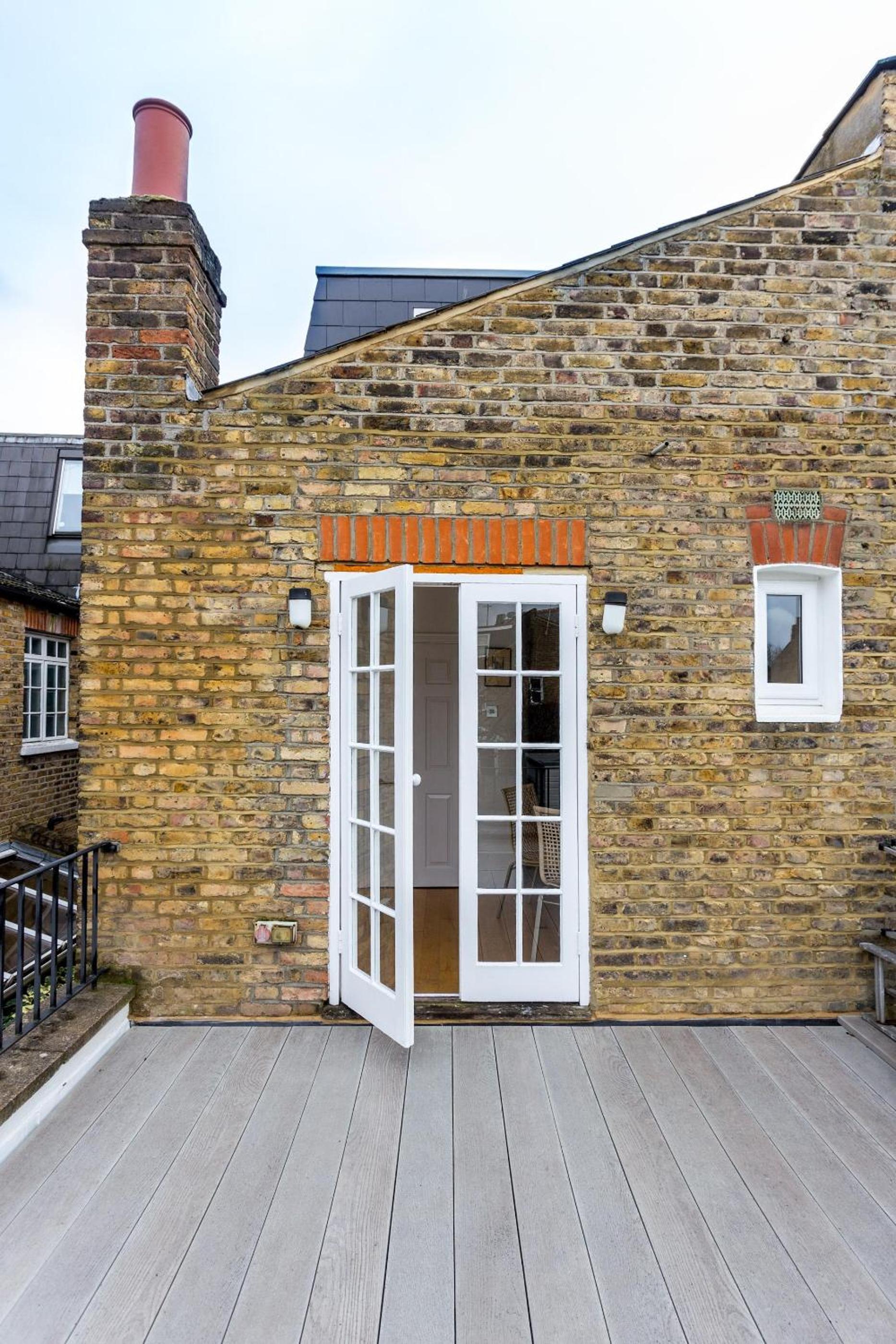 Elephant & Oxpecker 2 Bedrooms in Fulham