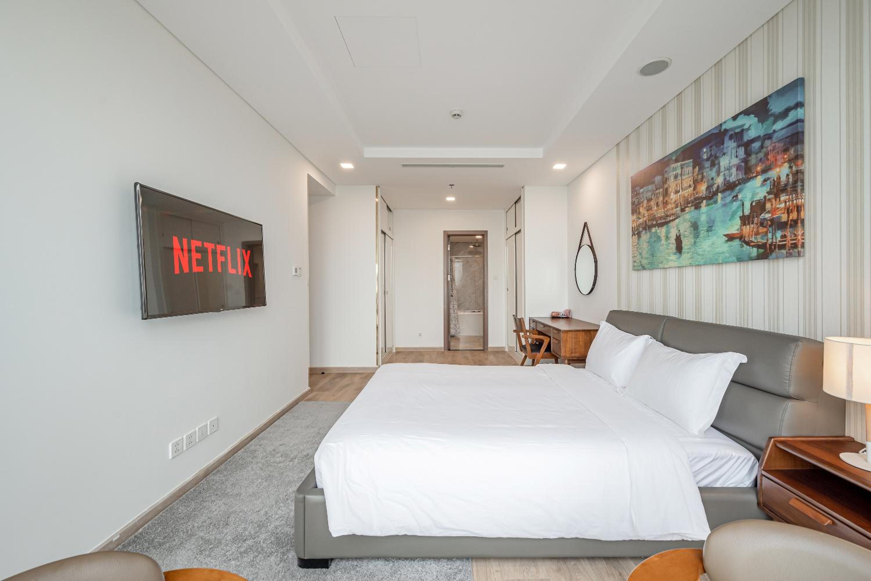 CeLaVie Serviced Apartment - The Vinhomes and Landmark