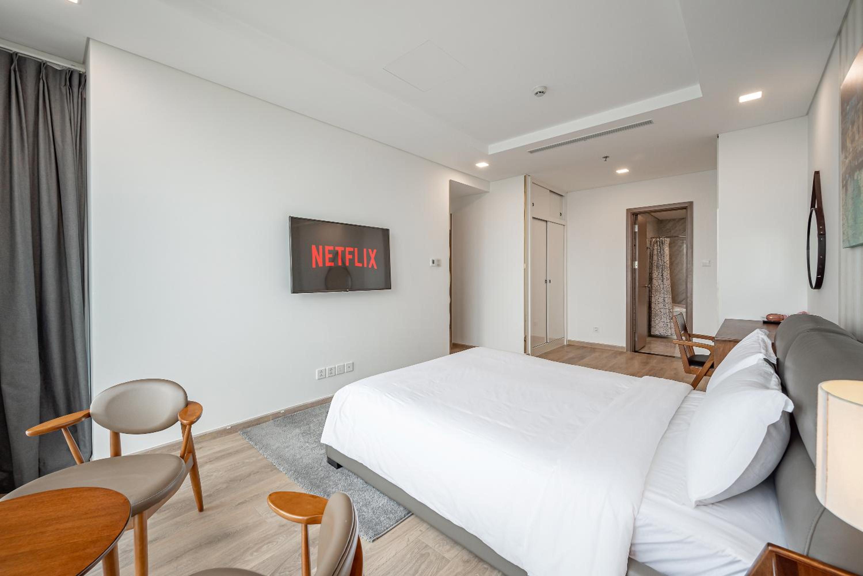 CeLaVie Serviced Apartment - The Vinhomes and Landmark