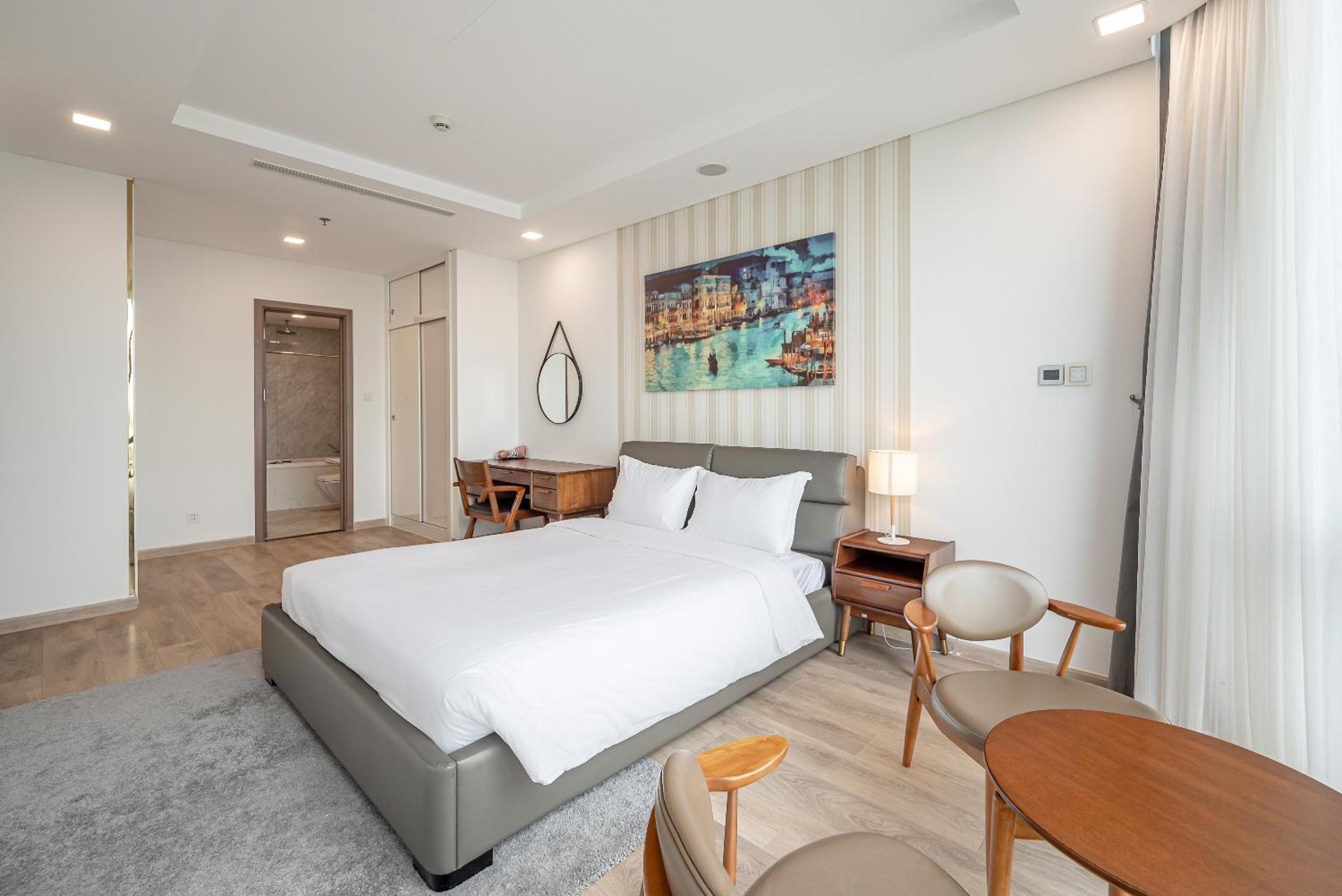 CeLaVie Serviced Apartment - The Vinhomes and Landmark