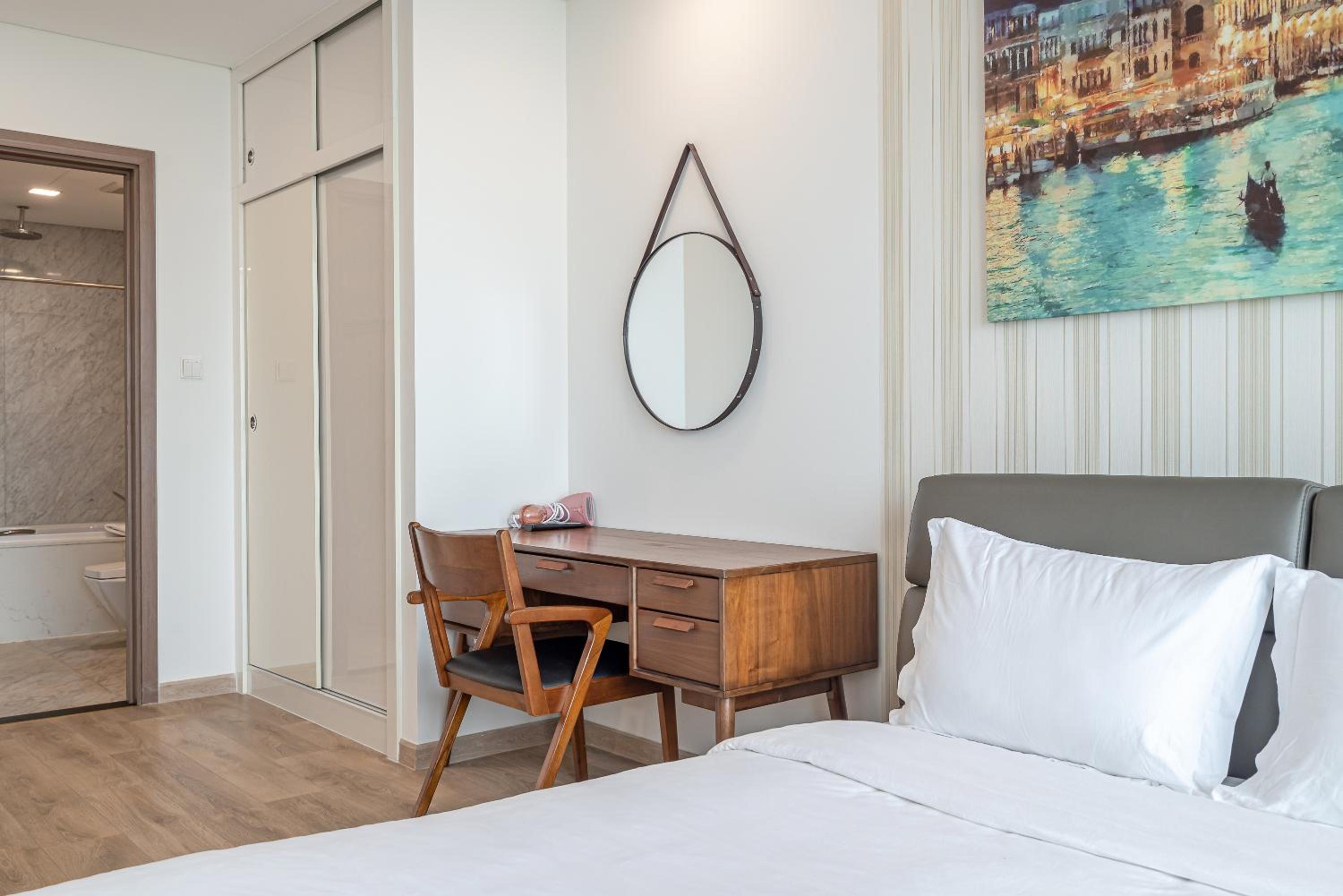 CeLaVie Serviced Apartment - The Vinhomes and Landmark