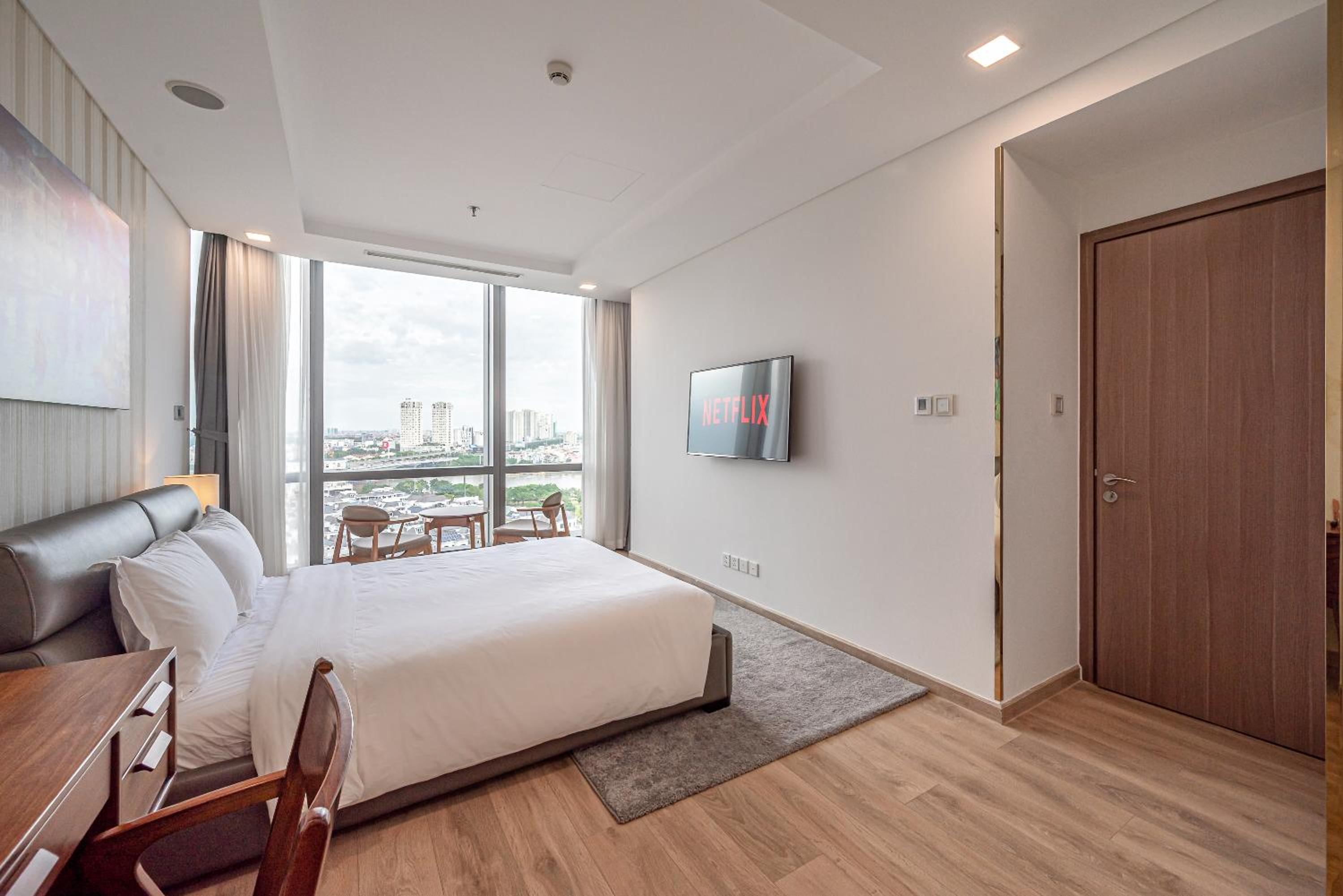 CeLaVie Serviced Apartment - The Vinhomes and Landmark