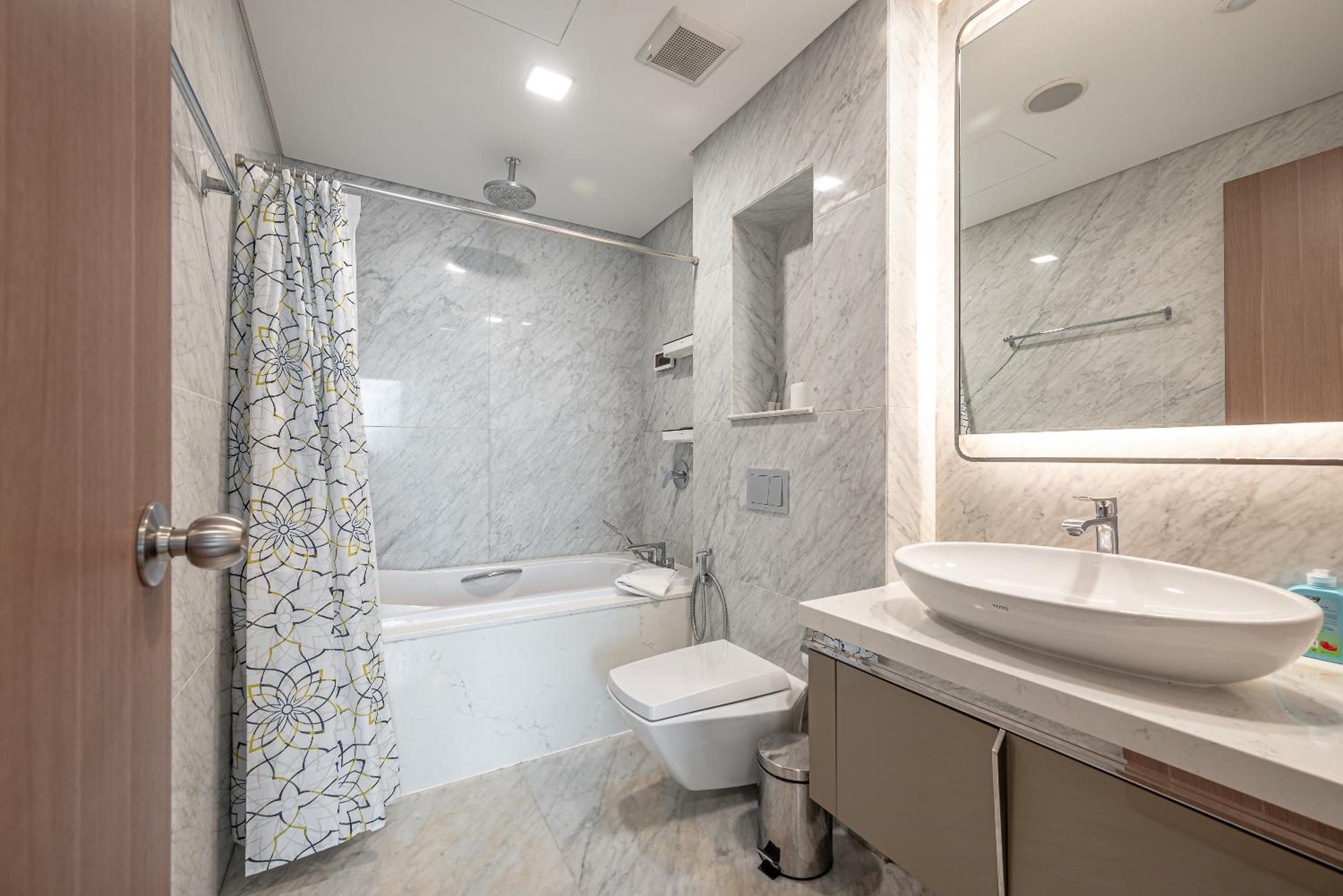CeLaVie Serviced Apartment - The Vinhomes and Landmark