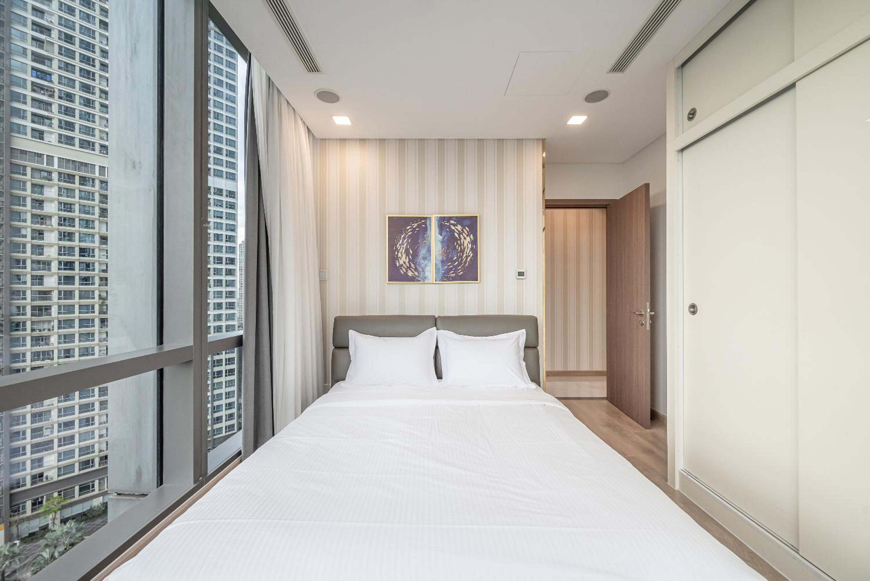 CeLaVie Serviced Apartment - The Vinhomes and Landmark