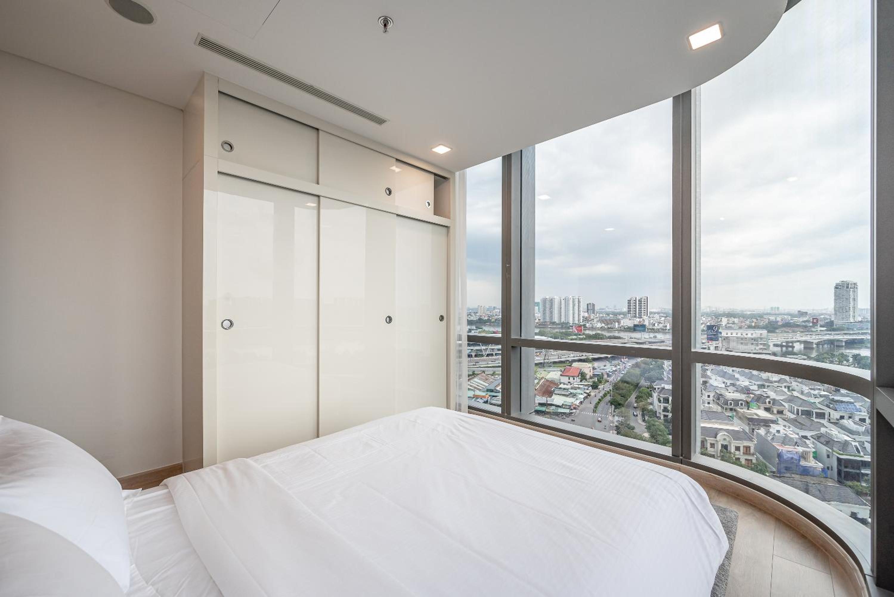 CeLaVie Serviced Apartment - The Vinhomes and Landmark