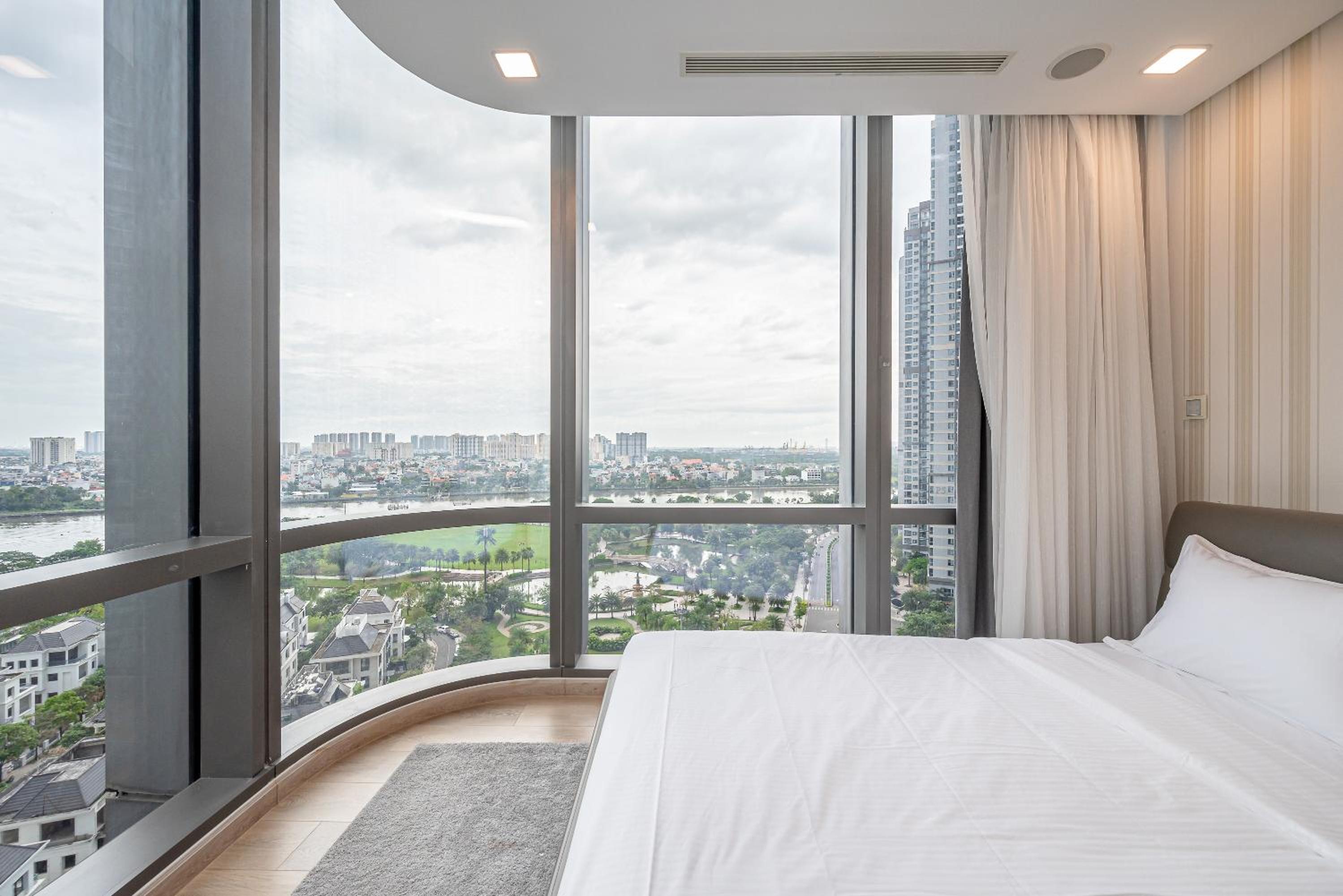 CeLaVie Serviced Apartment - The Vinhomes and Landmark