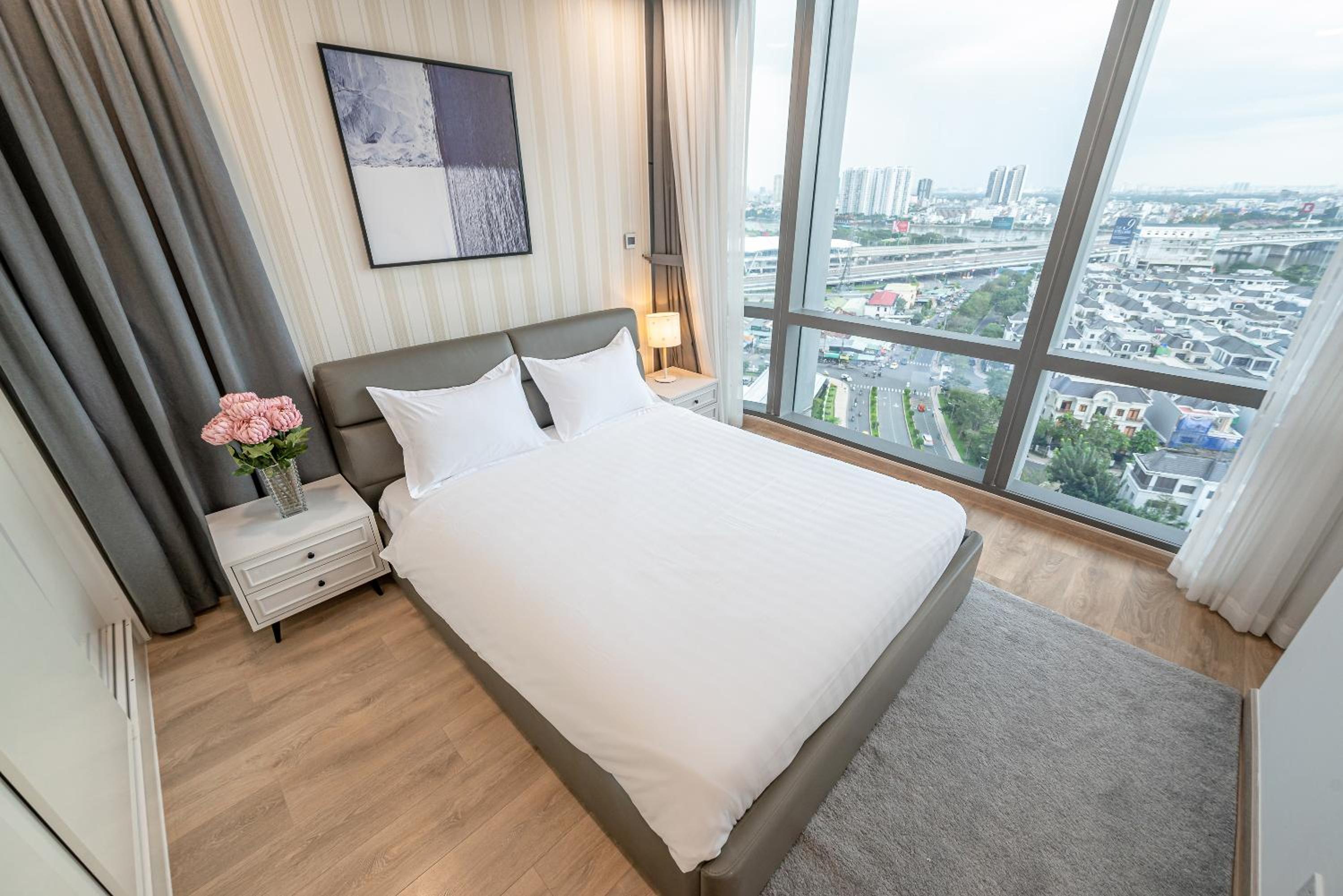 CeLaVie Serviced Apartment - The Vinhomes and Landmark