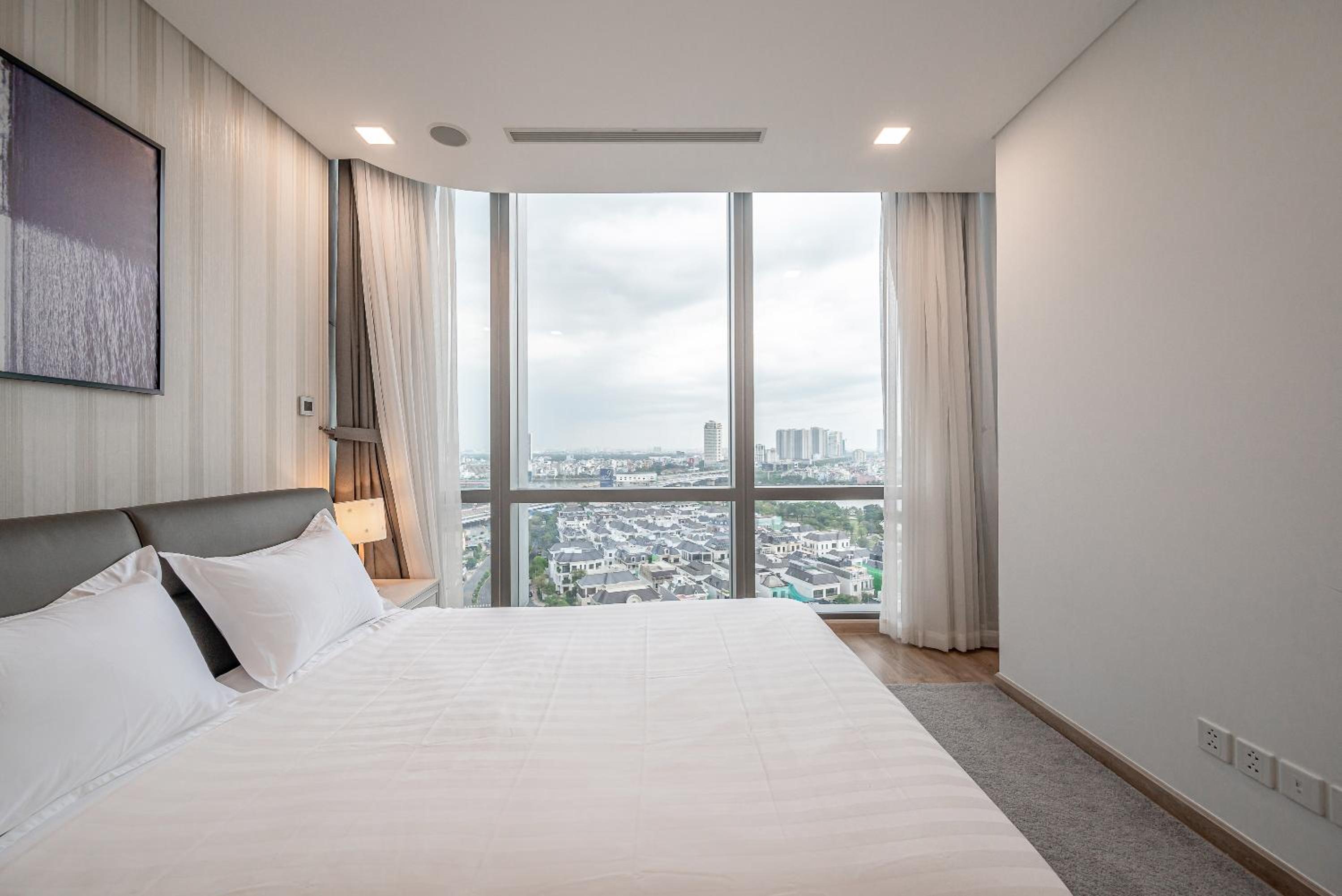 CeLaVie Serviced Apartment - The Vinhomes and Landmark