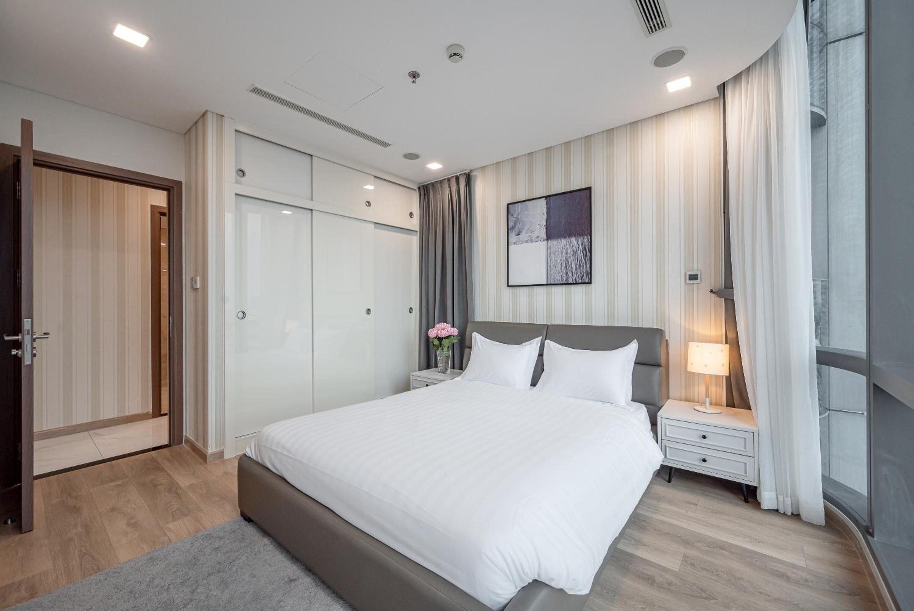 CeLaVie Serviced Apartment - The Vinhomes and Landmark