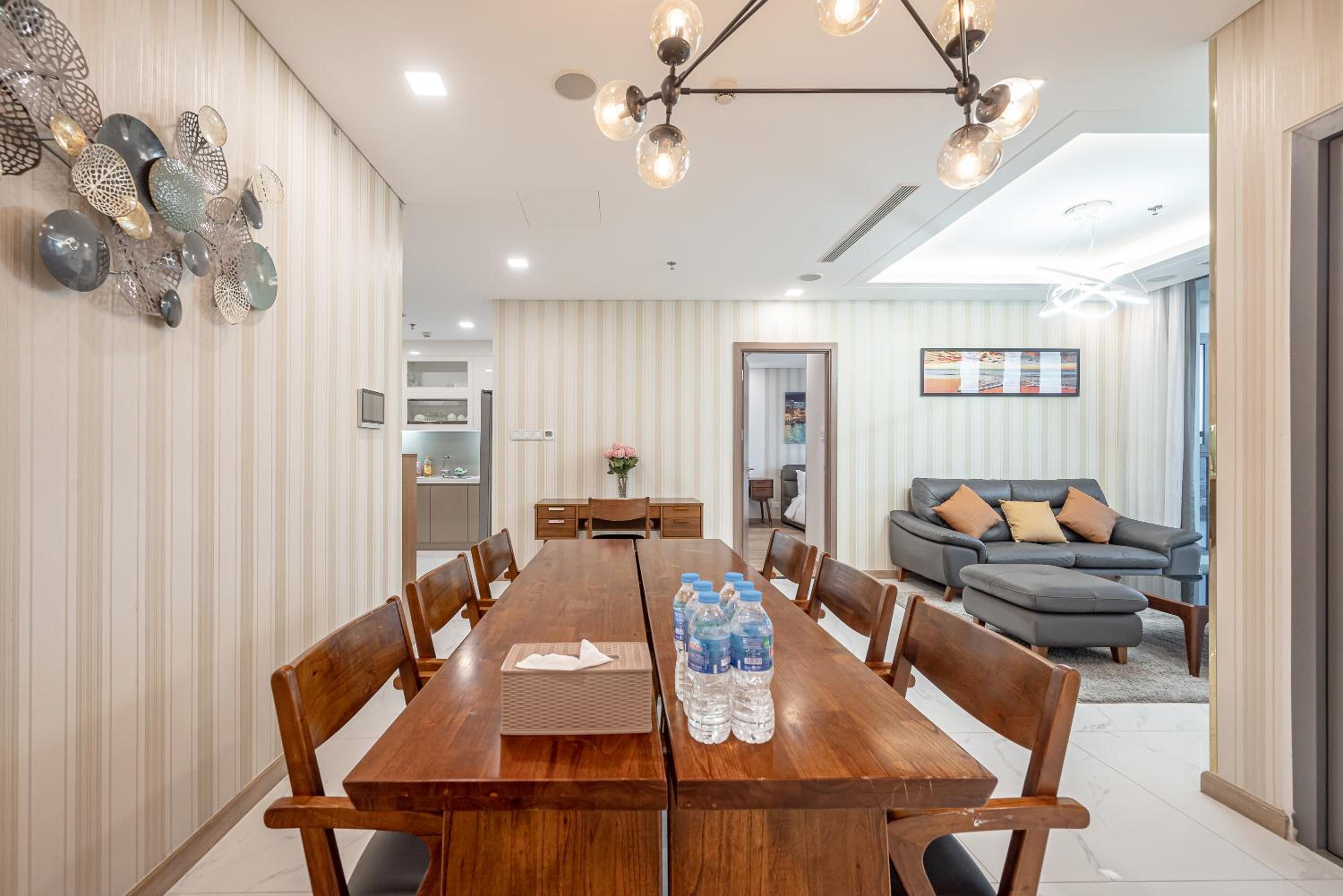 CeLaVie Serviced Apartment - The Vinhomes and Landmark