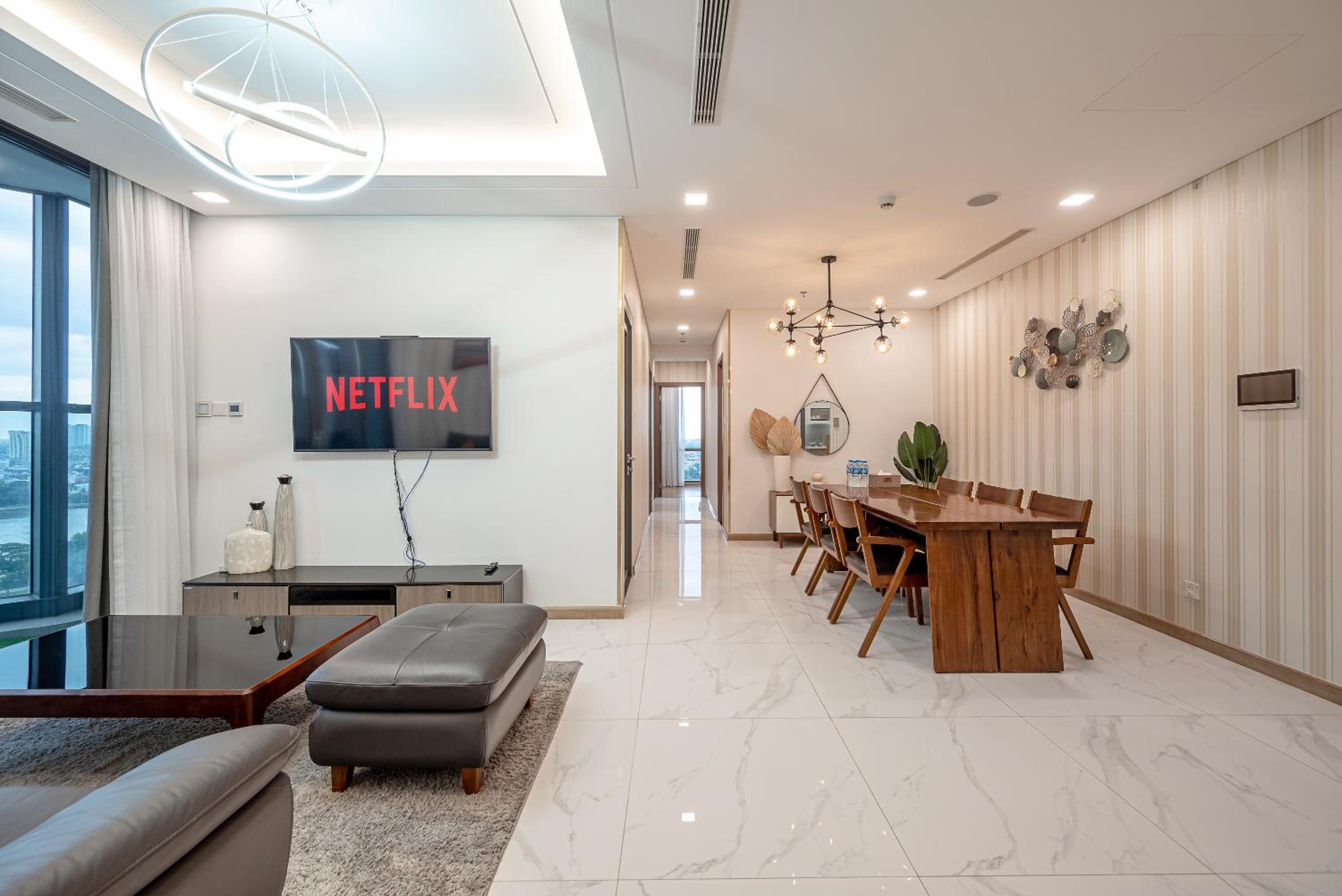 CeLaVie Serviced Apartment - The Vinhomes and Landmark