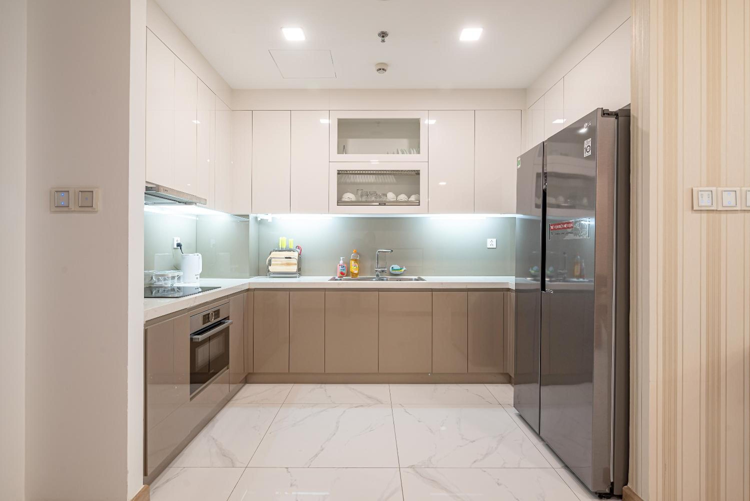 CeLaVie Serviced Apartment - The Vinhomes and Landmark