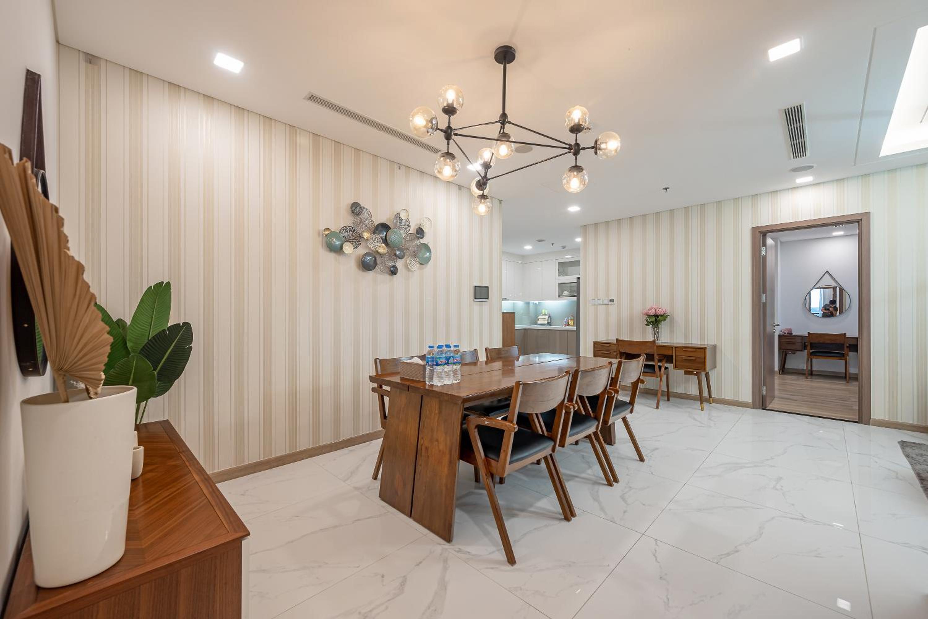 CeLaVie Serviced Apartment - The Vinhomes and Landmark