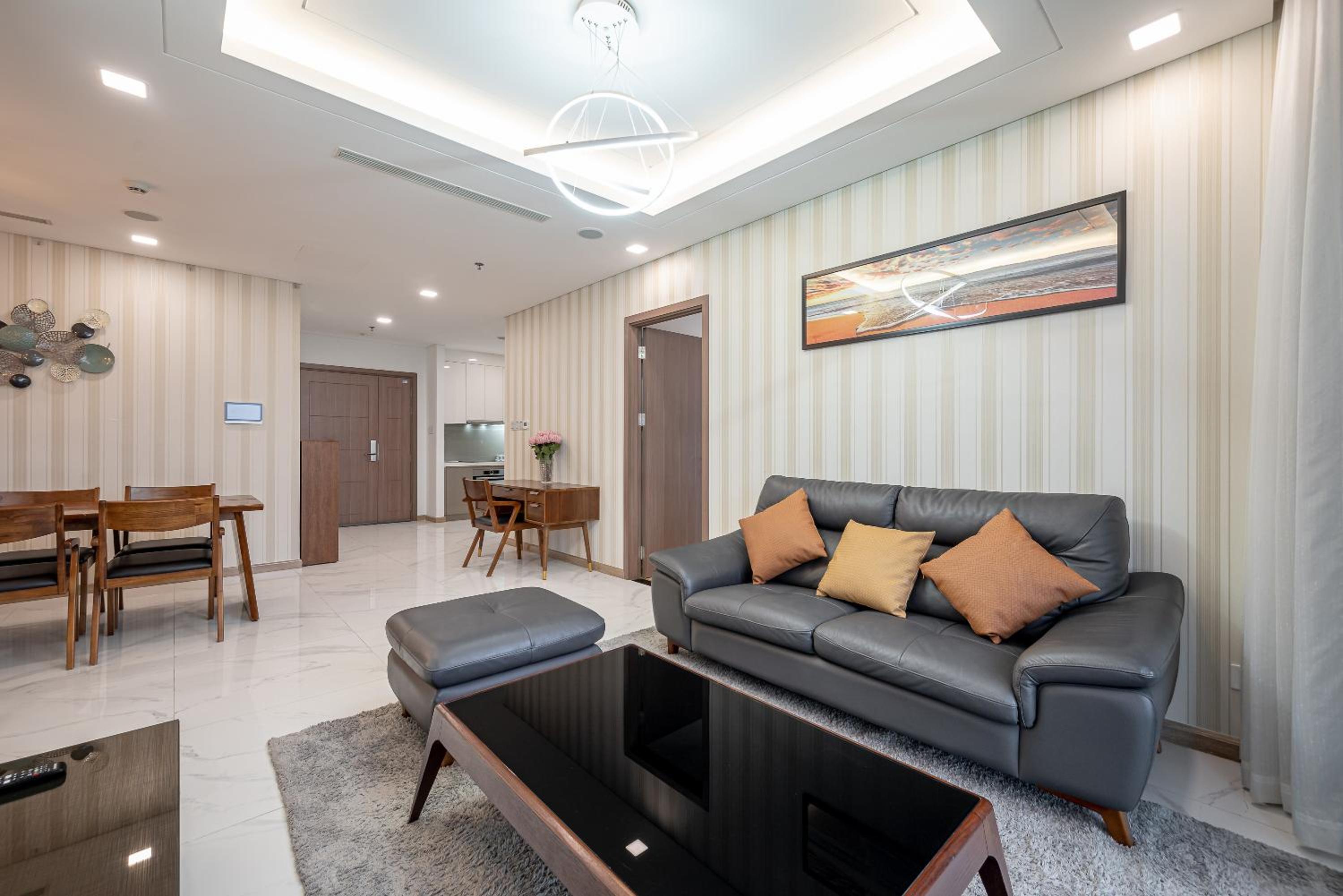 CeLaVie Serviced Apartment - The Vinhomes and Landmark