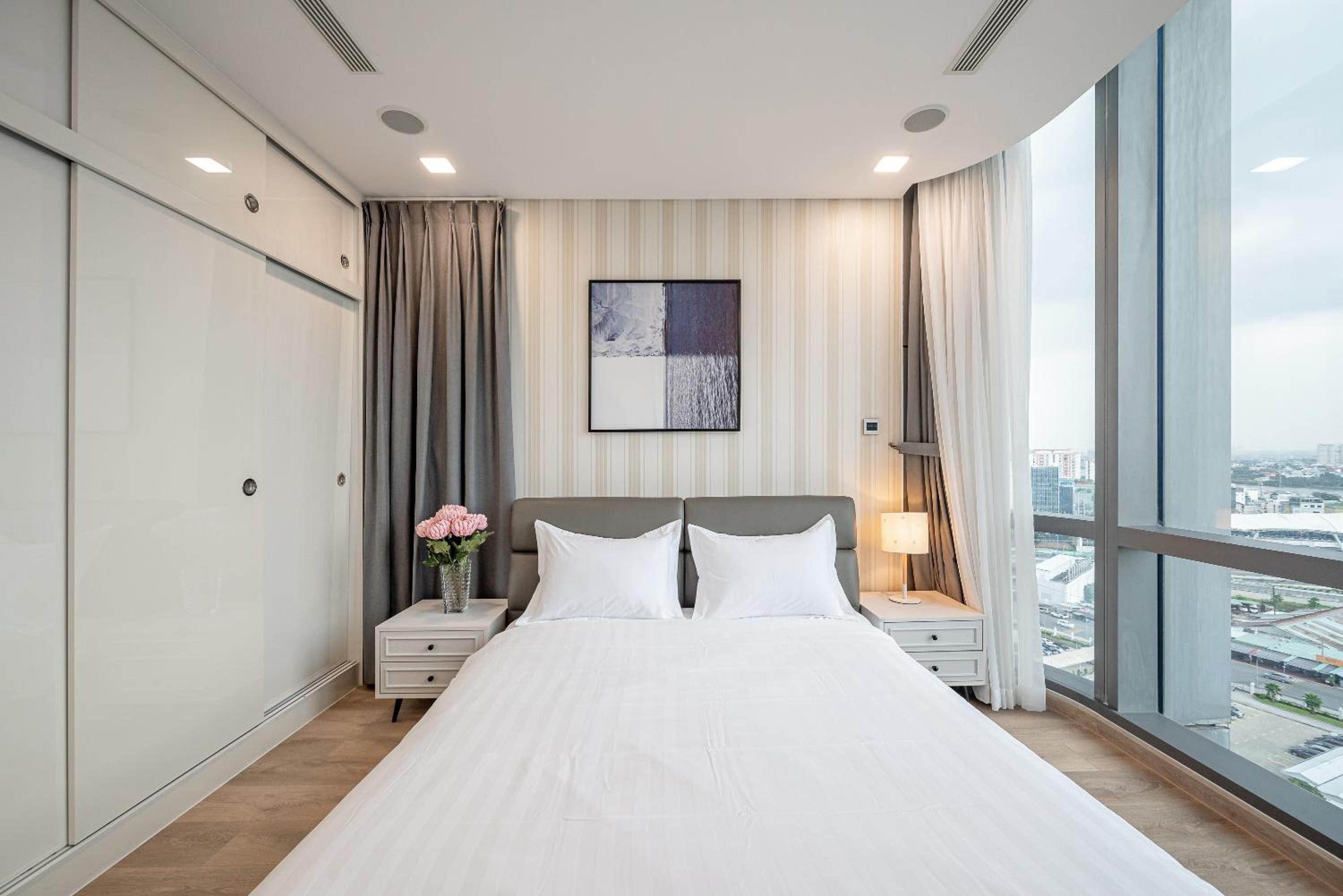CeLaVie Serviced Apartment - The Vinhomes and Landmark