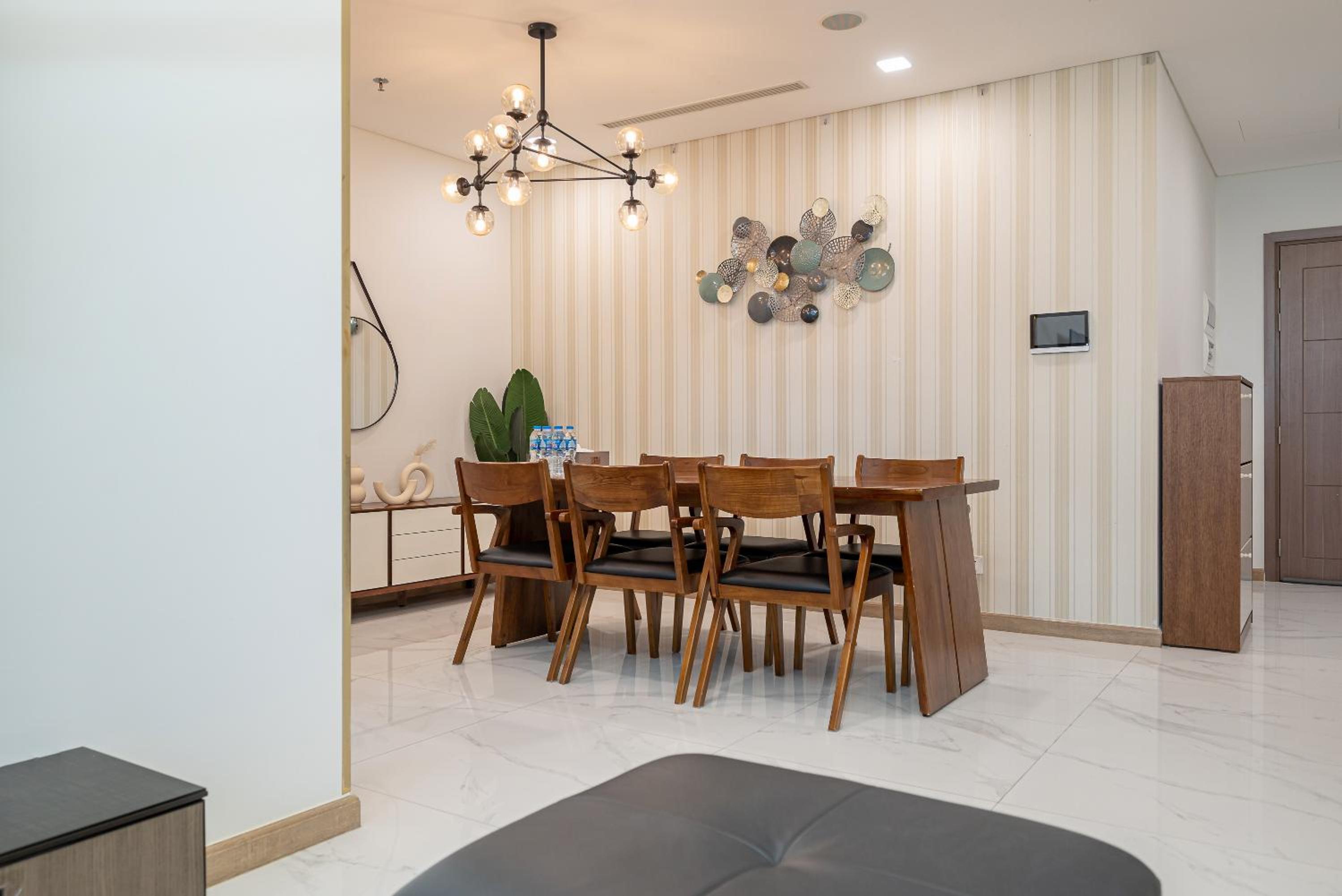 CeLaVie Serviced Apartment - The Vinhomes and Landmark