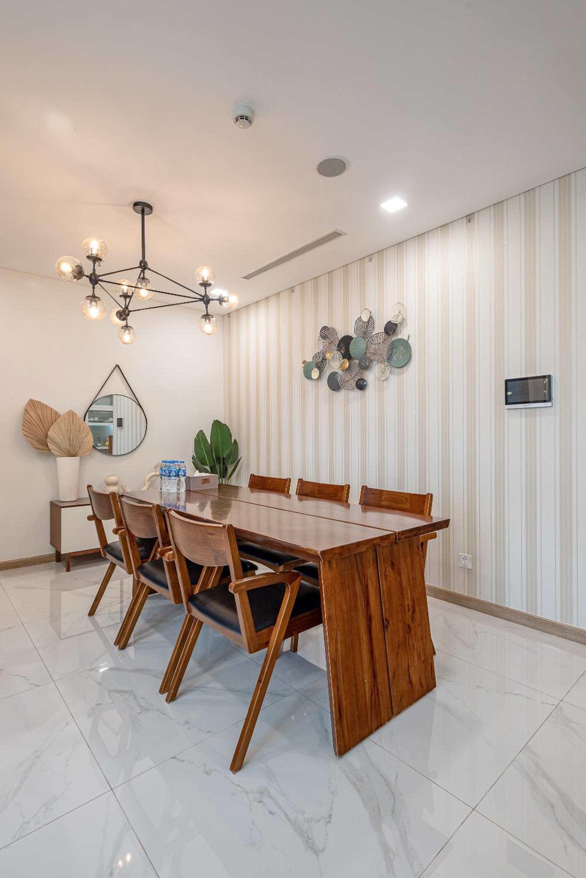 CeLaVie Serviced Apartment - The Vinhomes and Landmark