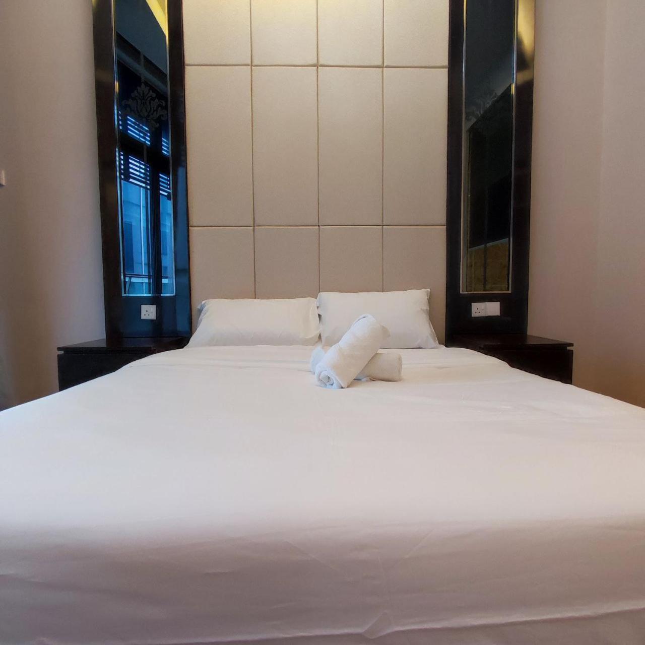 Dorsett Residence walk to Pavilion 1min with Bathtub and infinity pool