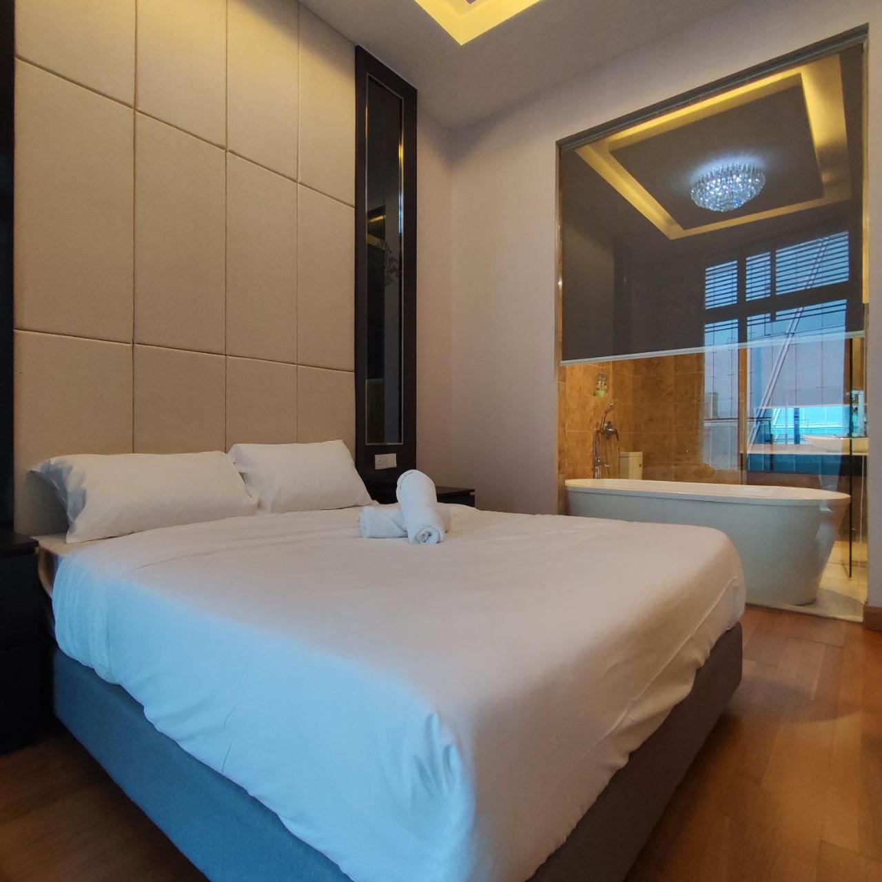 Dorsett Residence walk to Pavilion 1min with Bathtub and infinity pool