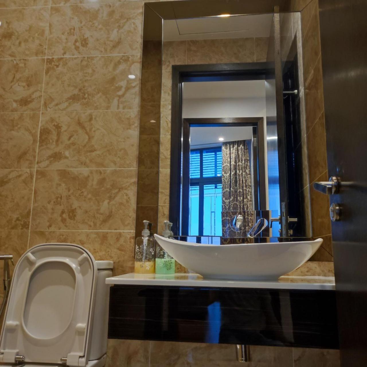 Dorsett Residence walk to Pavilion 1min with Bathtub and infinity pool
